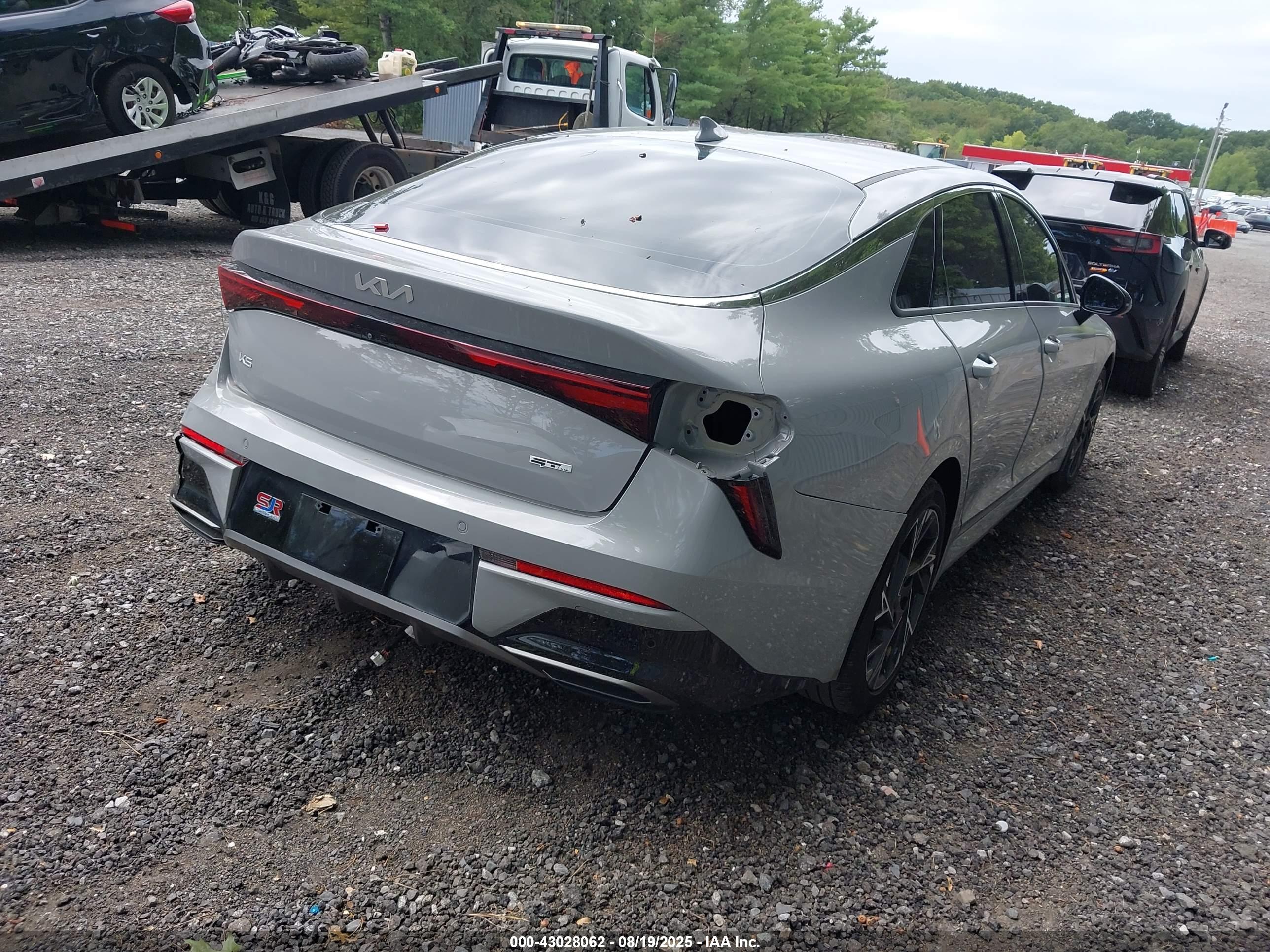 KIA K5 image 4