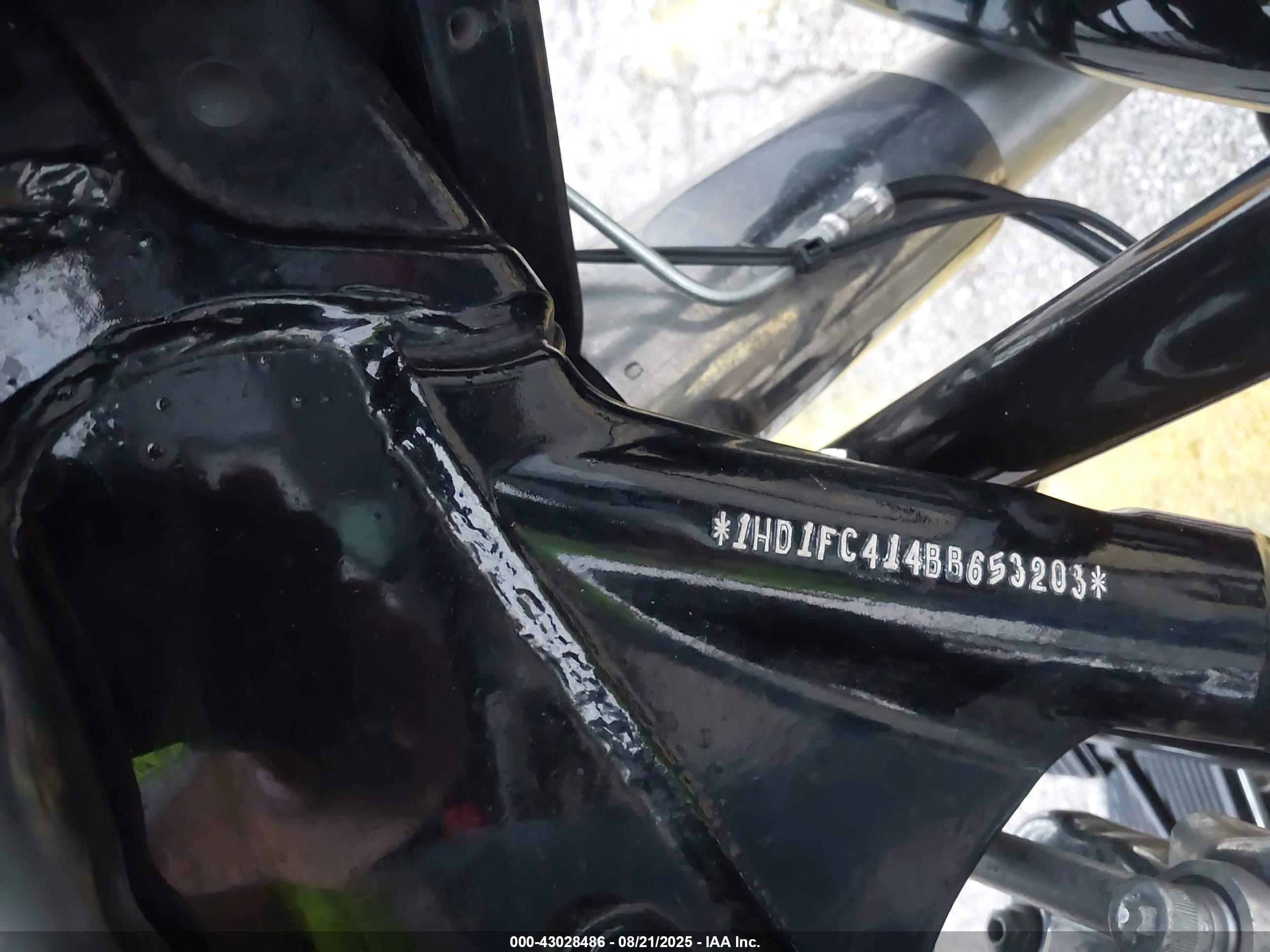 HARLEY-DAVIDSON FLHTCU image 10