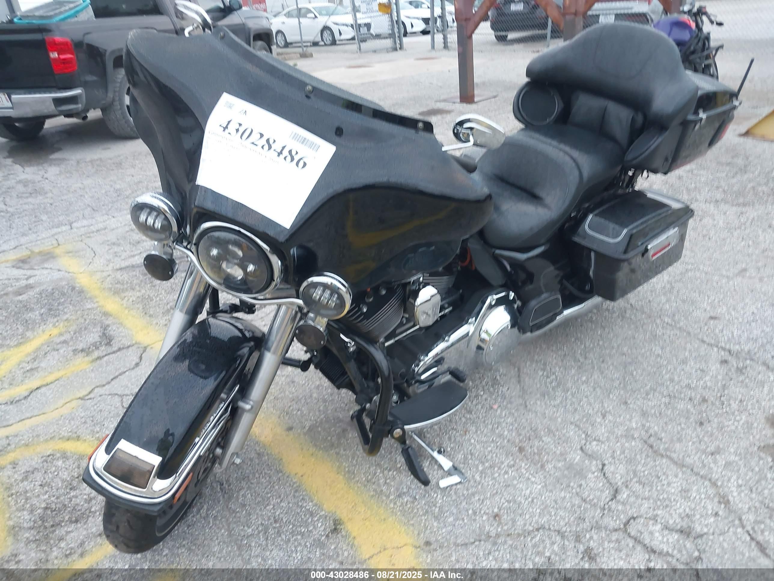 HARLEY-DAVIDSON FLHTCU image 2
