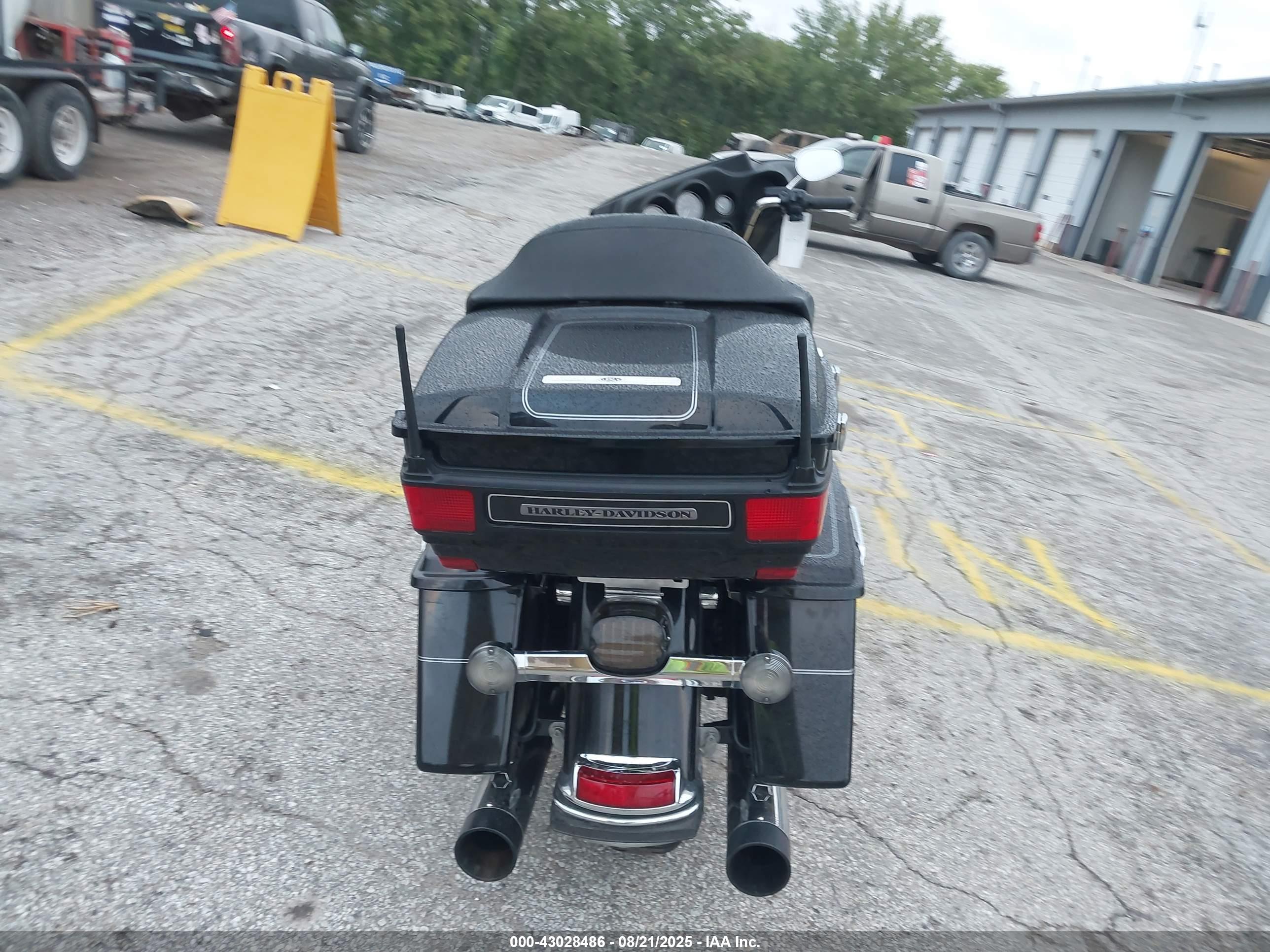 HARLEY-DAVIDSON FLHTCU image 6