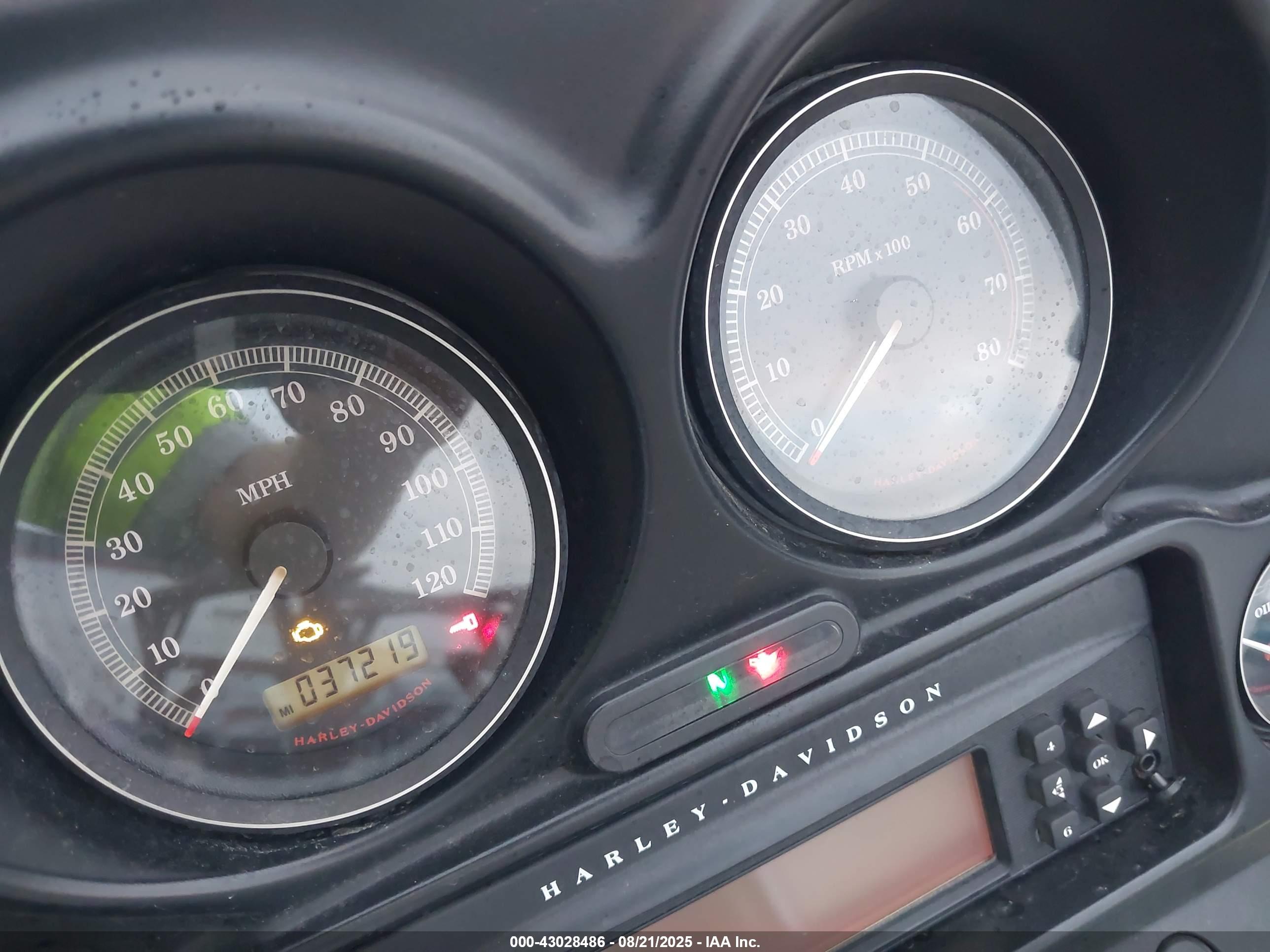 HARLEY-DAVIDSON FLHTCU image 7