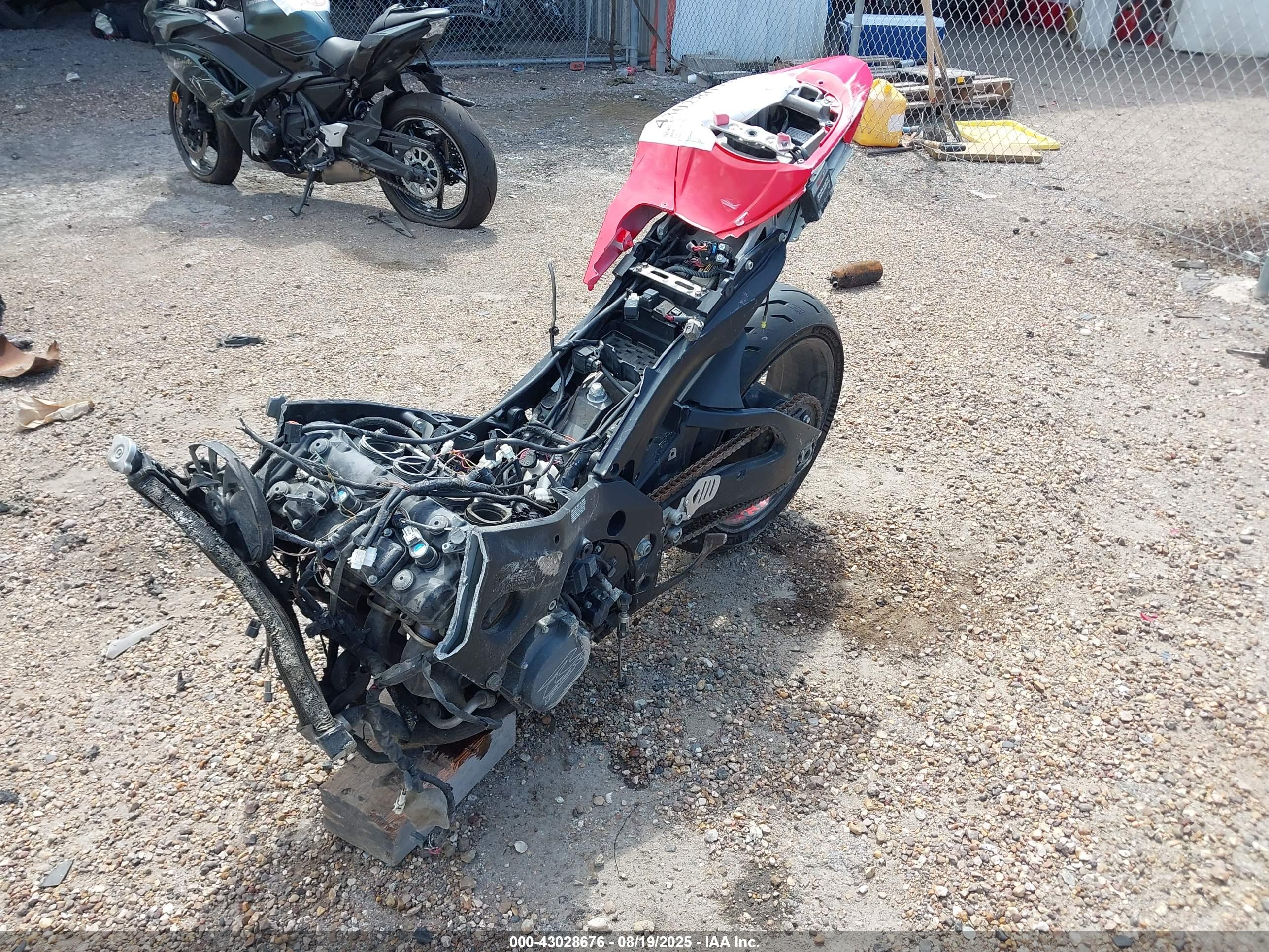 SUZUKI GSX-R1000 image 2