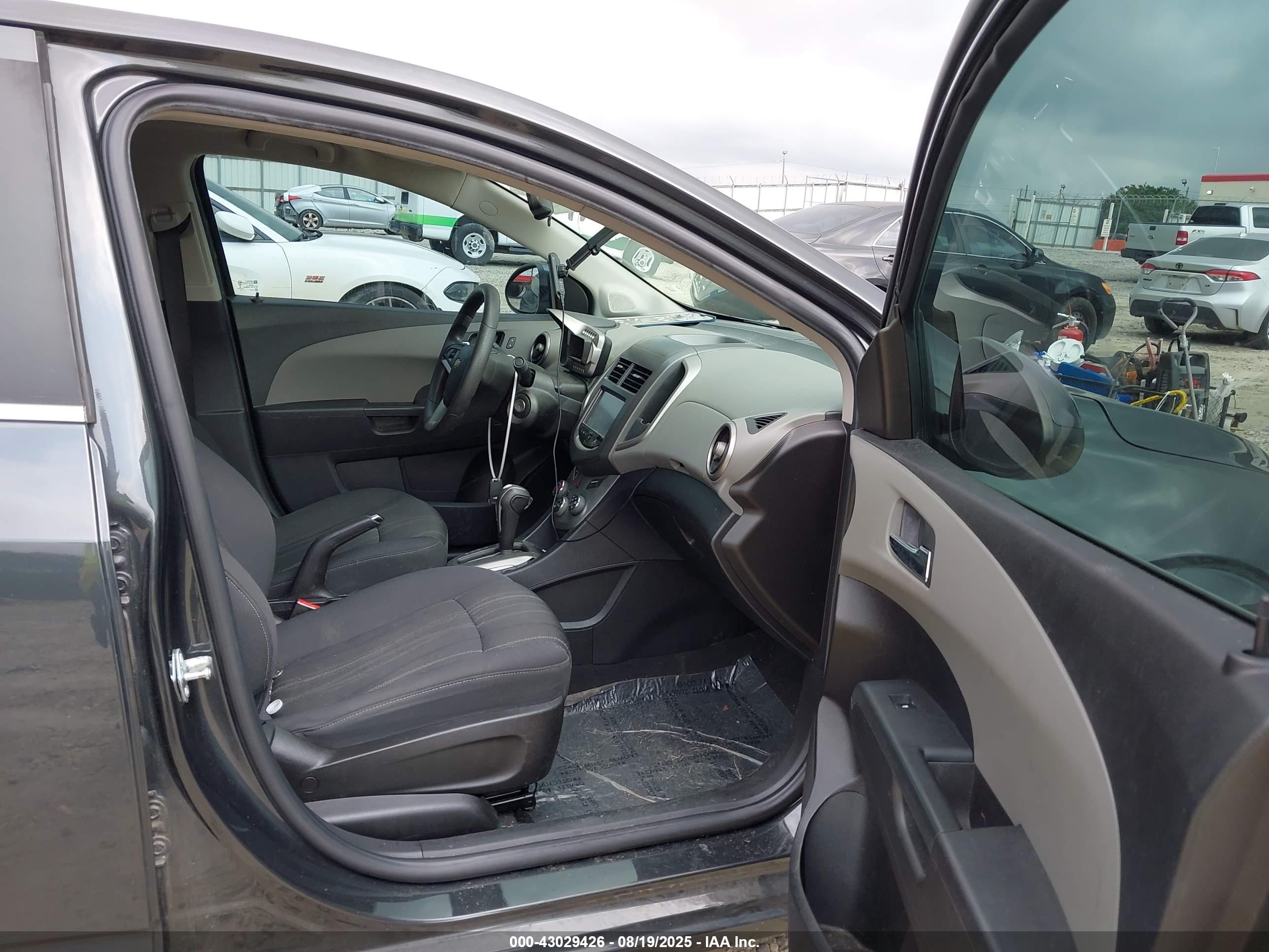 CHEVROLET SONIC image 5