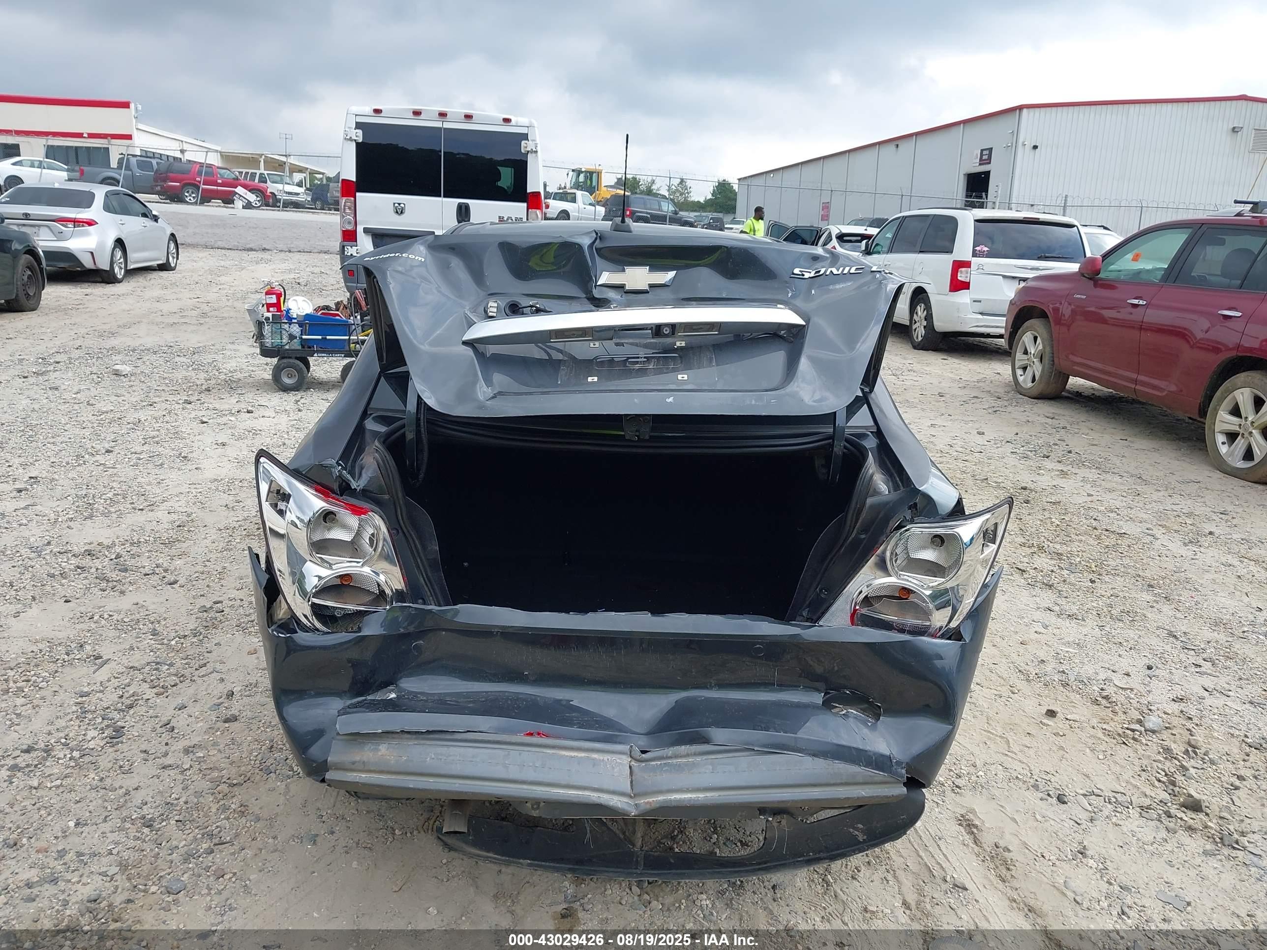 CHEVROLET SONIC image 6