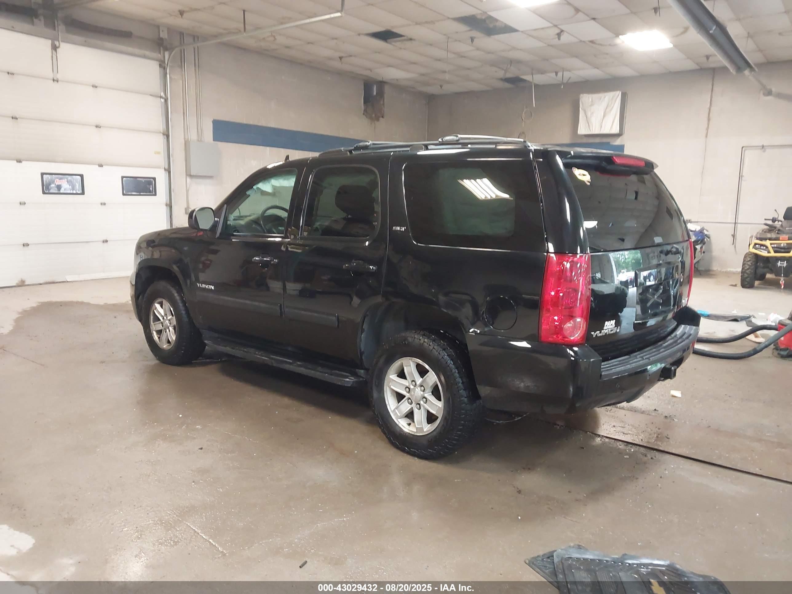GMC YUKON image 3