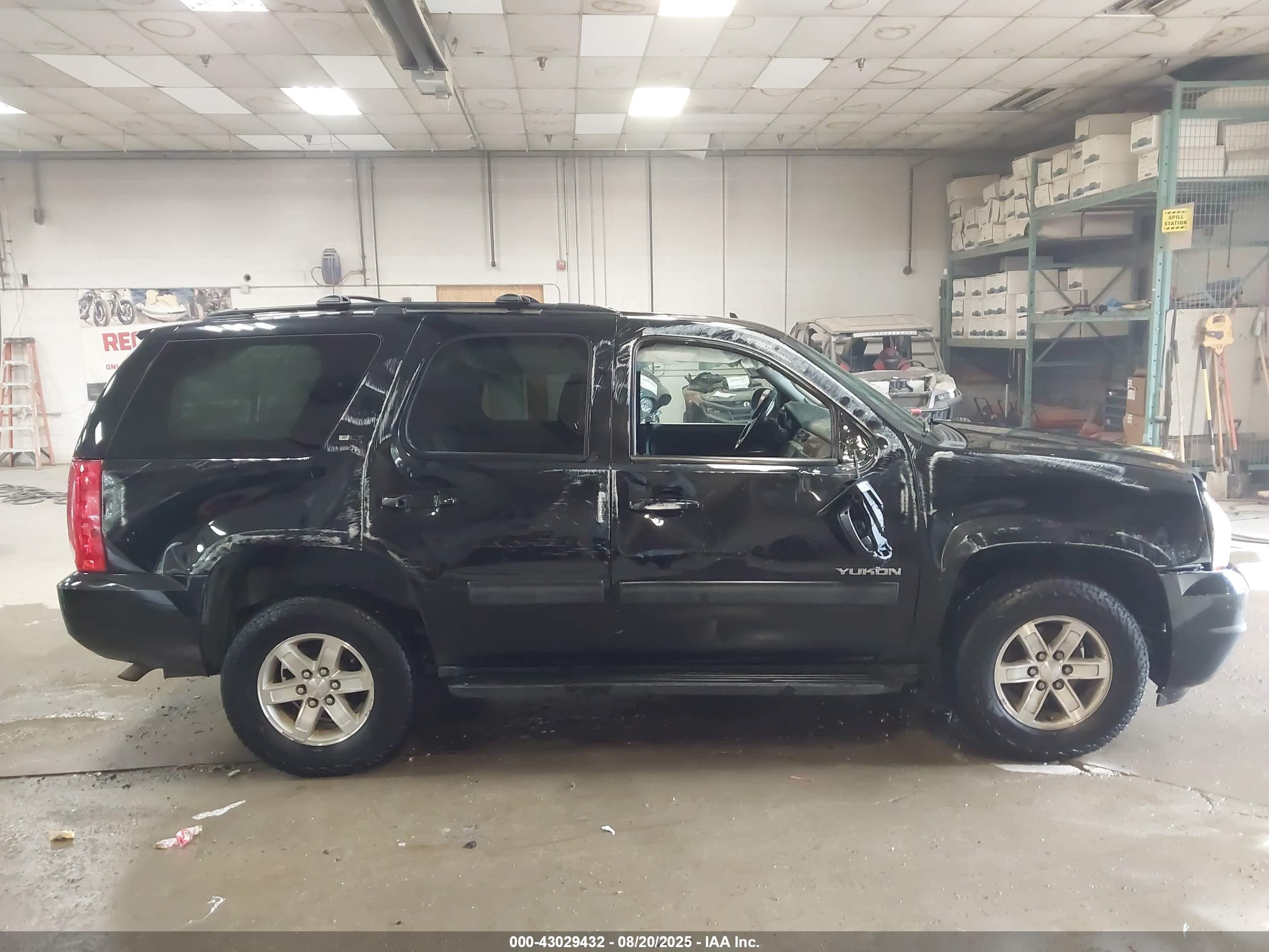 GMC YUKON image 6