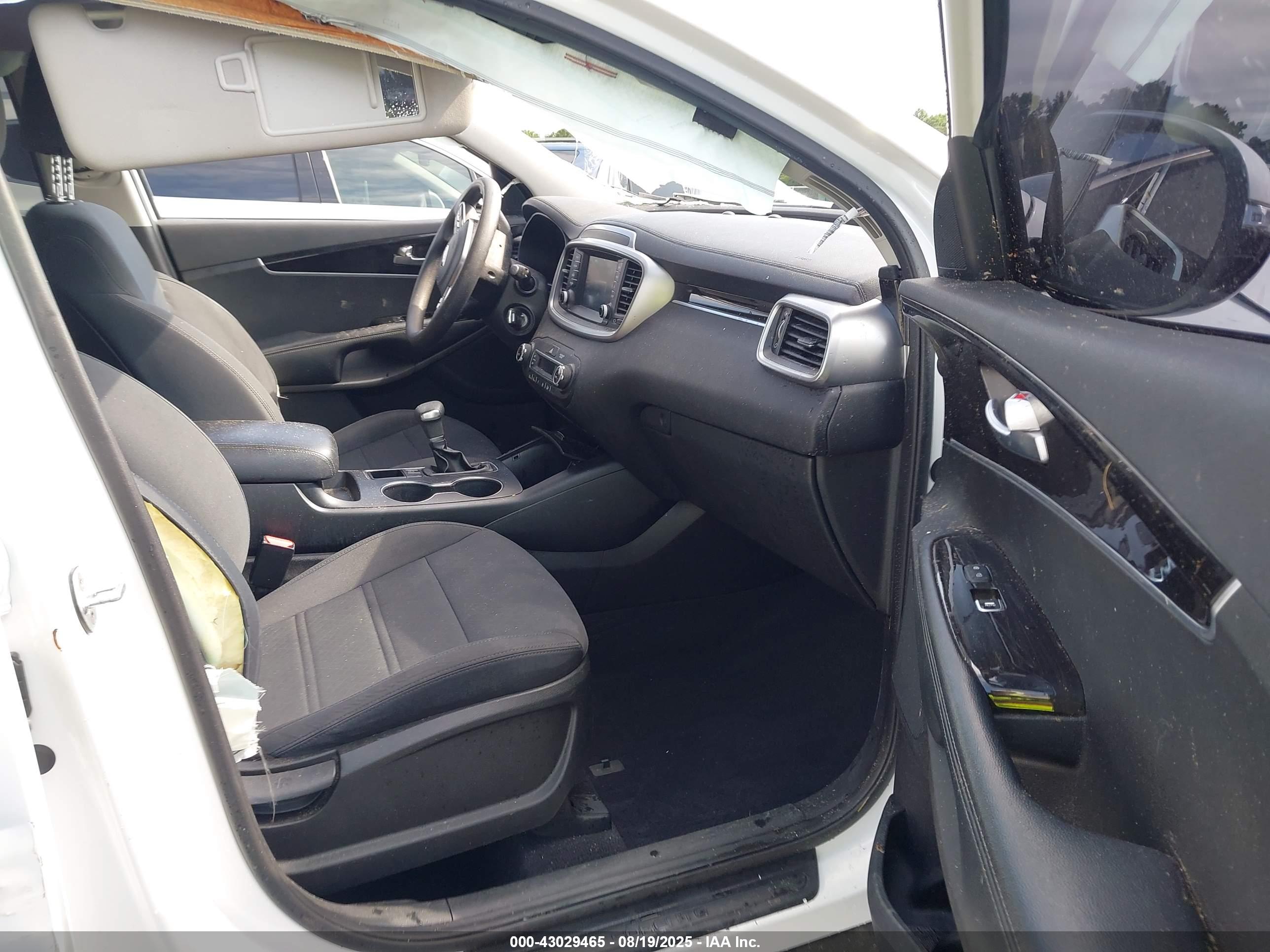 KIA SORENTO image 5