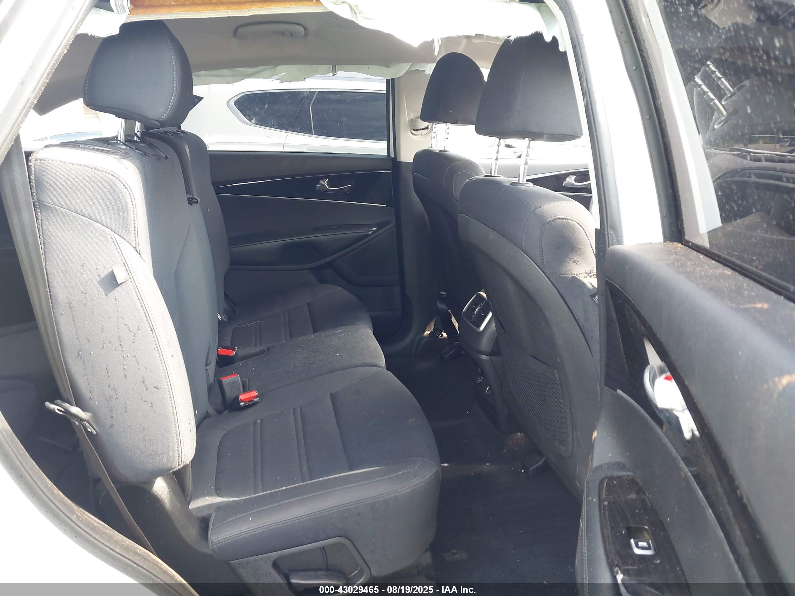 KIA SORENTO image 8