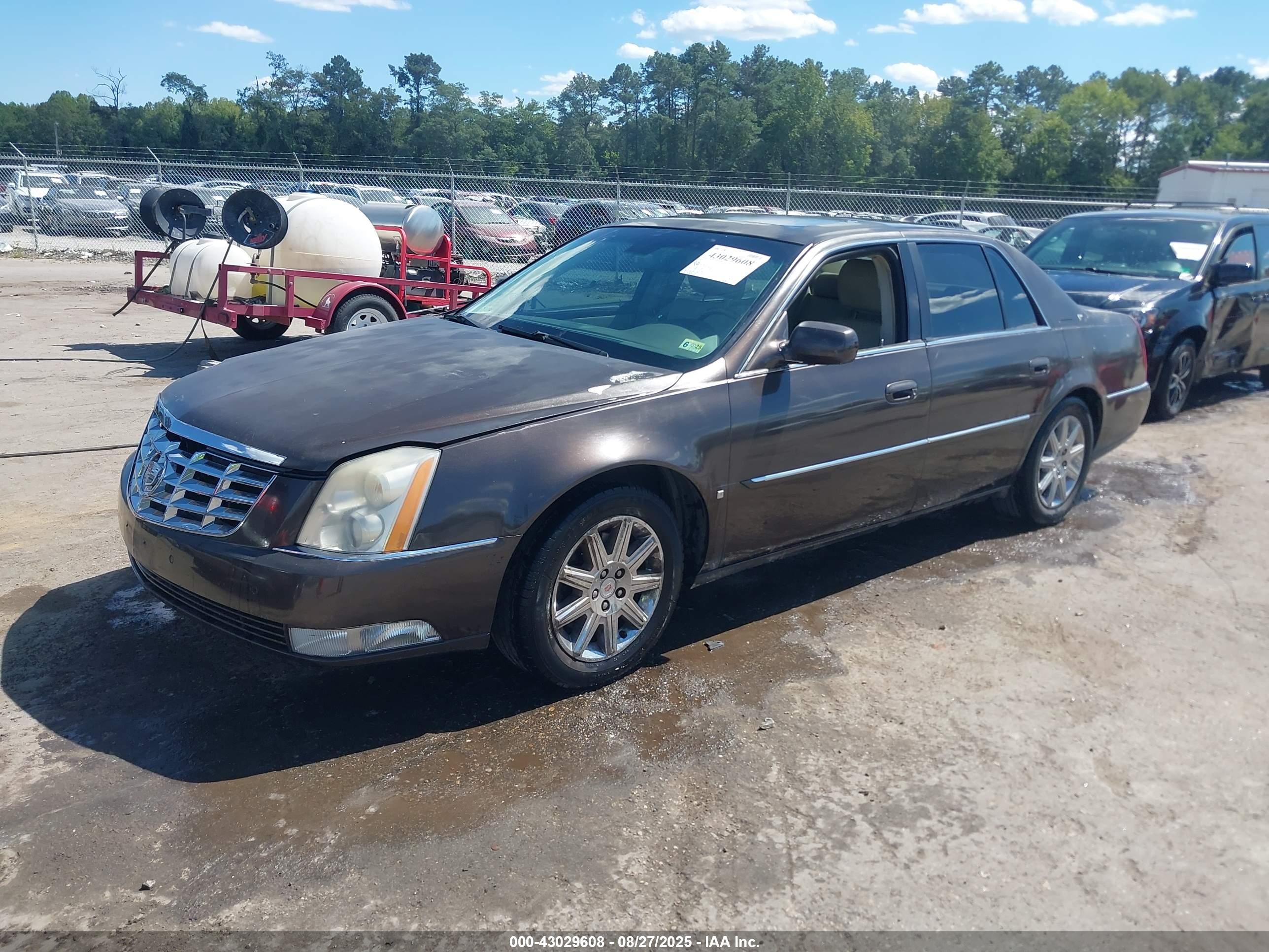 CADILLAC DTS image 2
