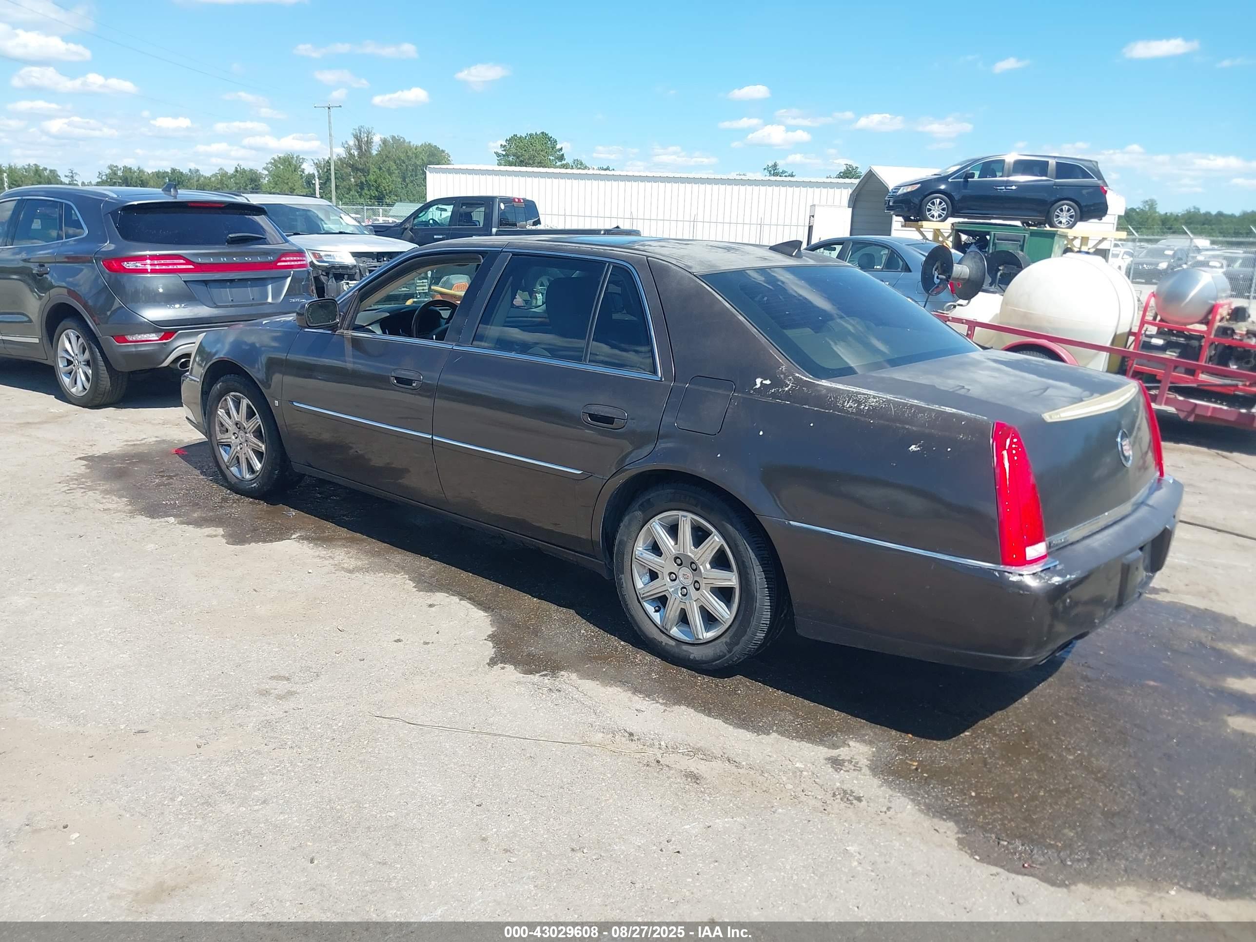 CADILLAC DTS image 3