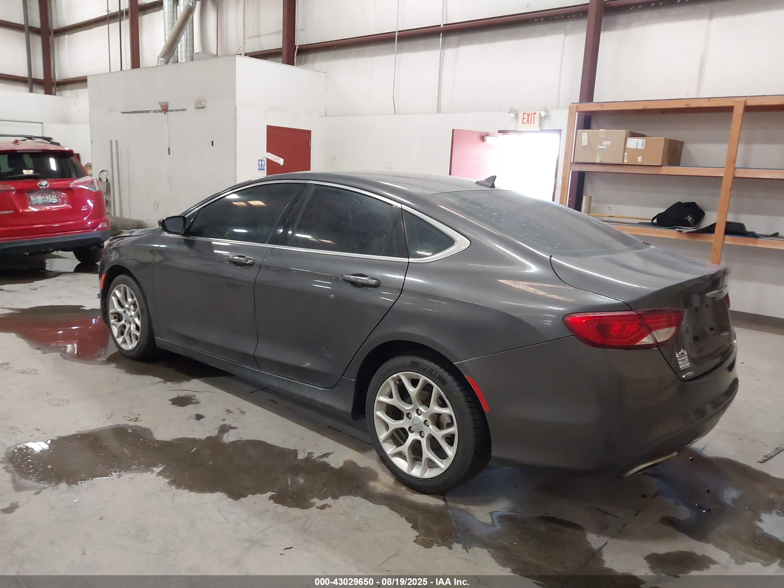 CHRYSLER 200 image 3
