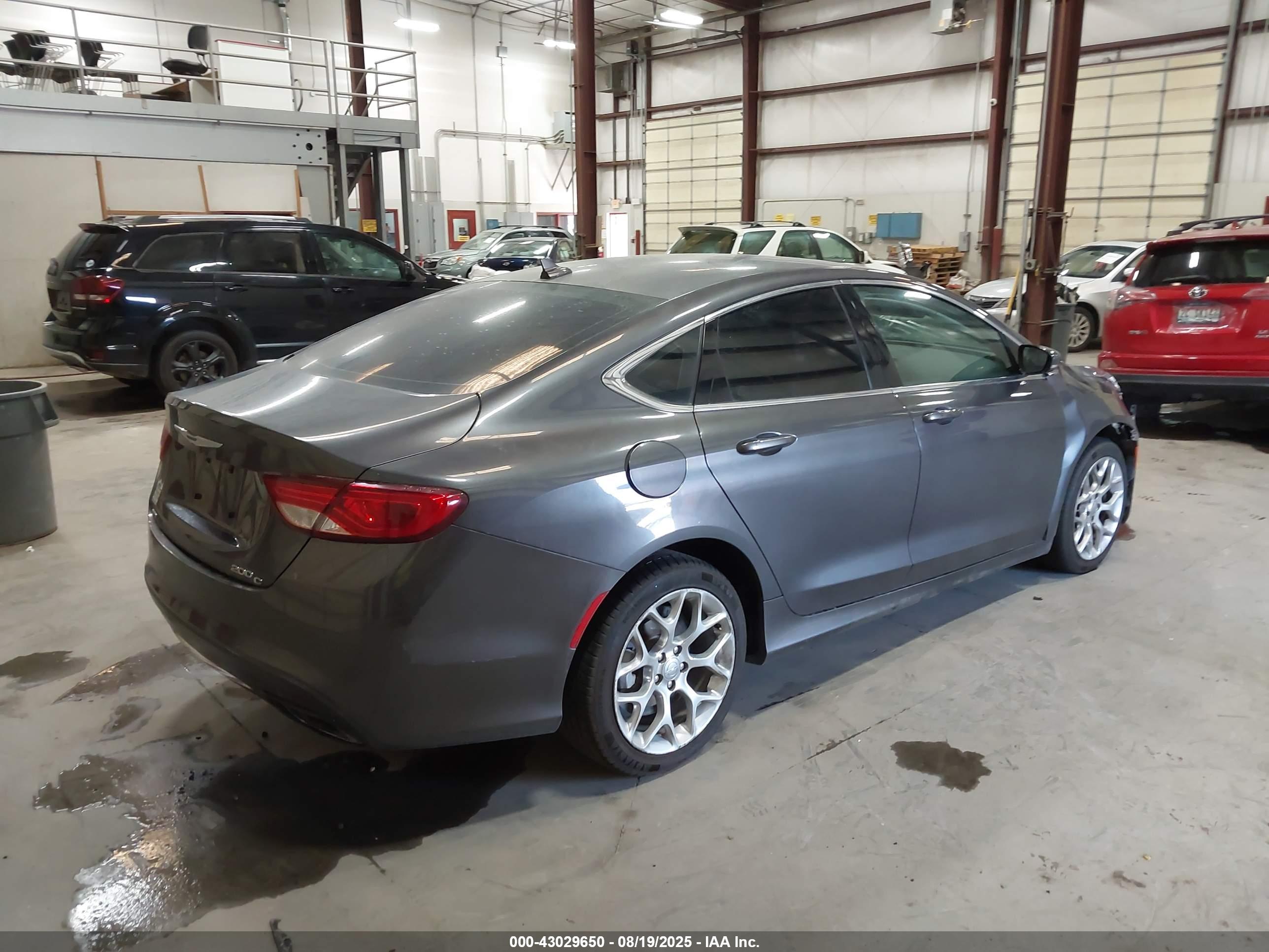 CHRYSLER 200 image 4