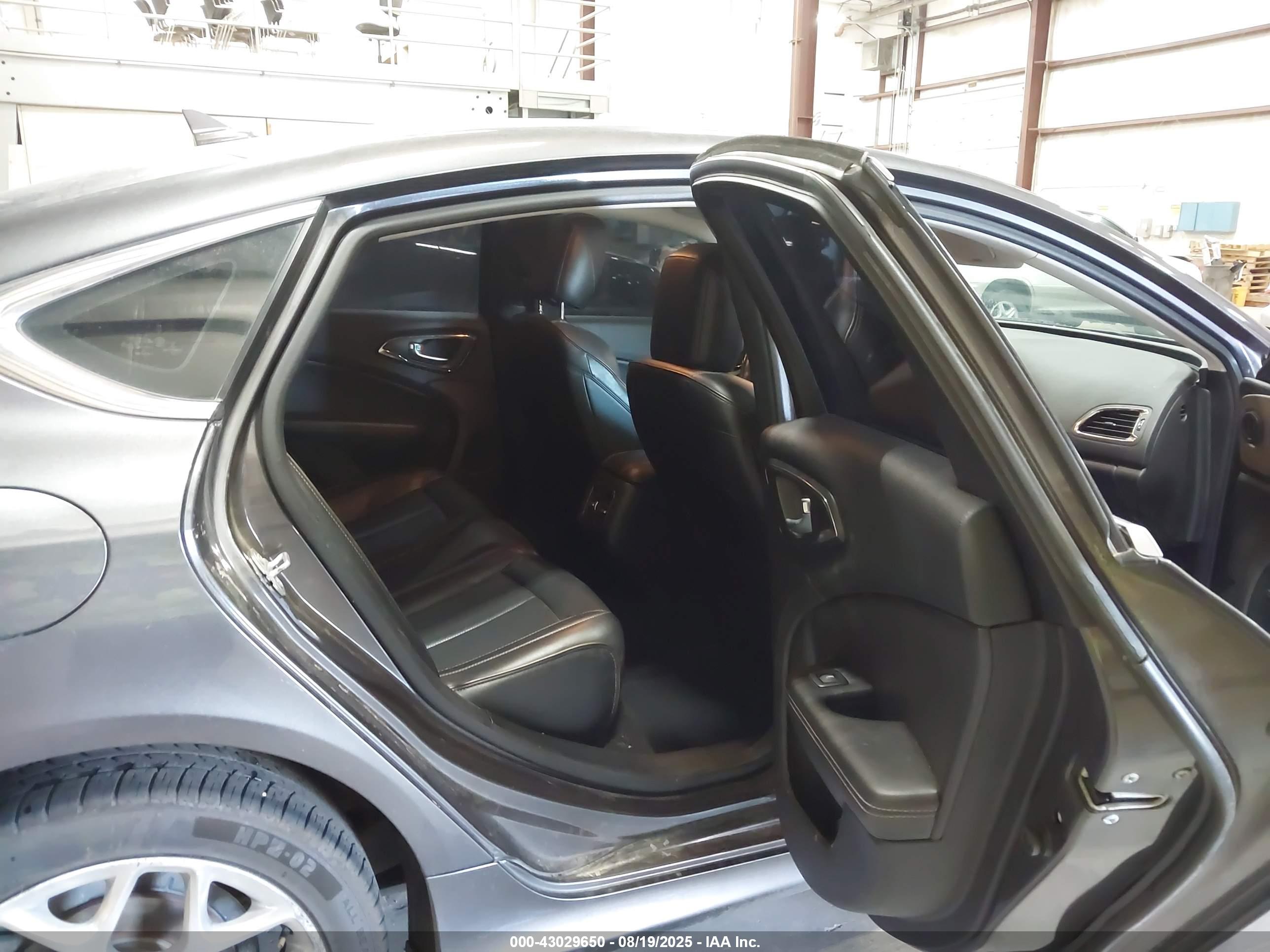 CHRYSLER 200 image 8