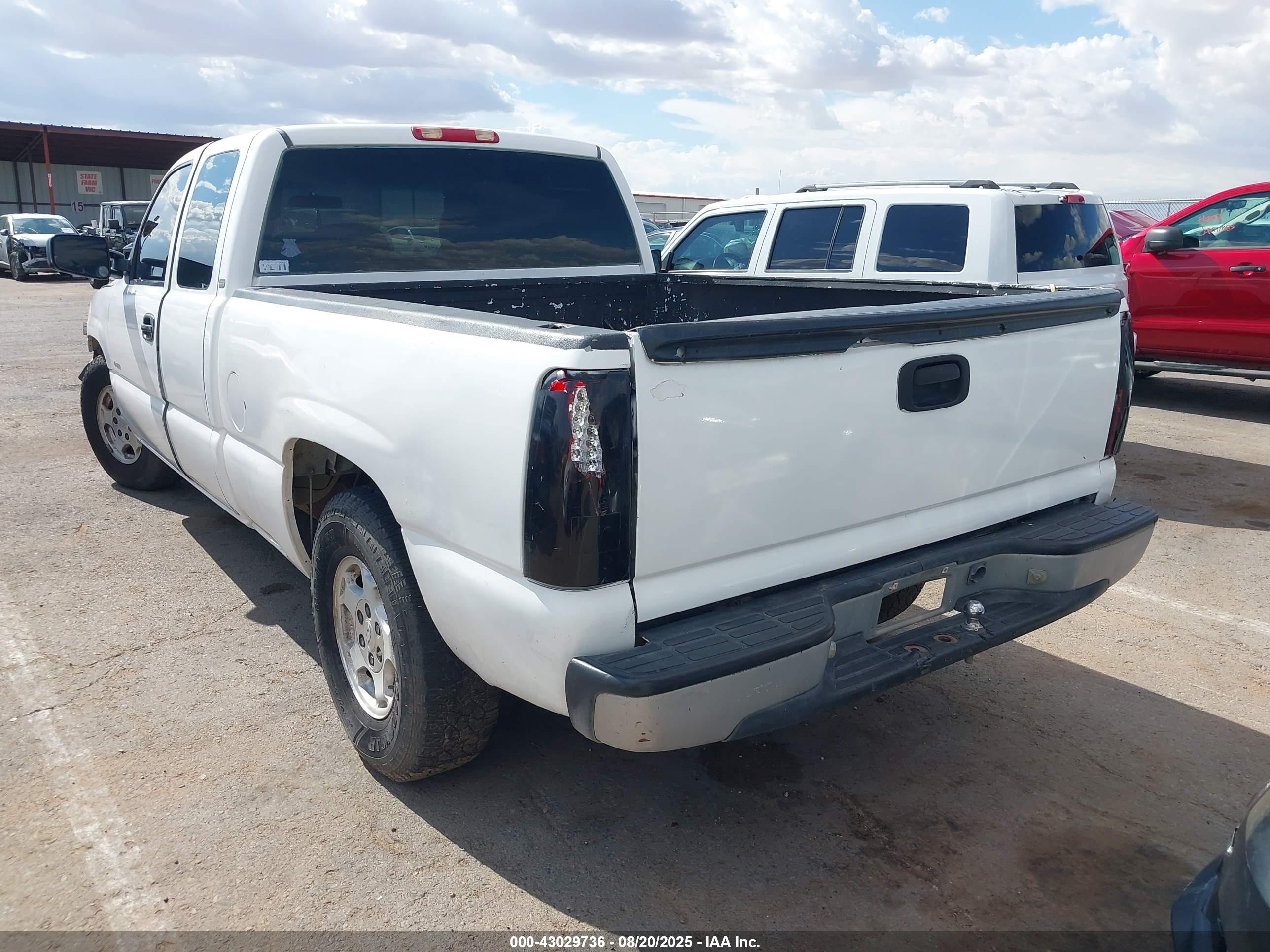 CHEVROLET SILVERADO image 3