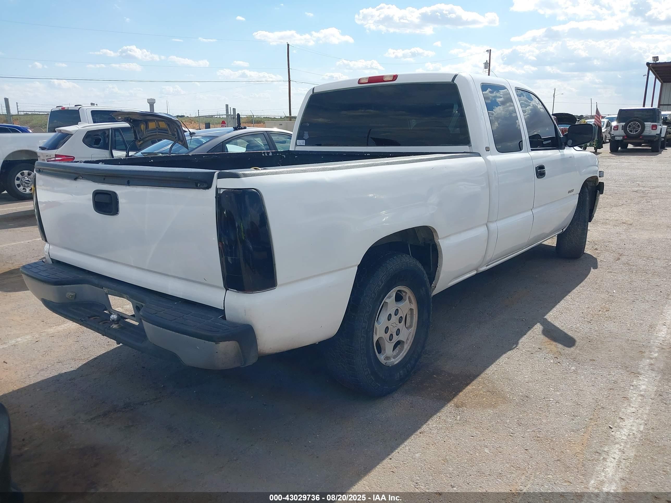 CHEVROLET SILVERADO image 4
