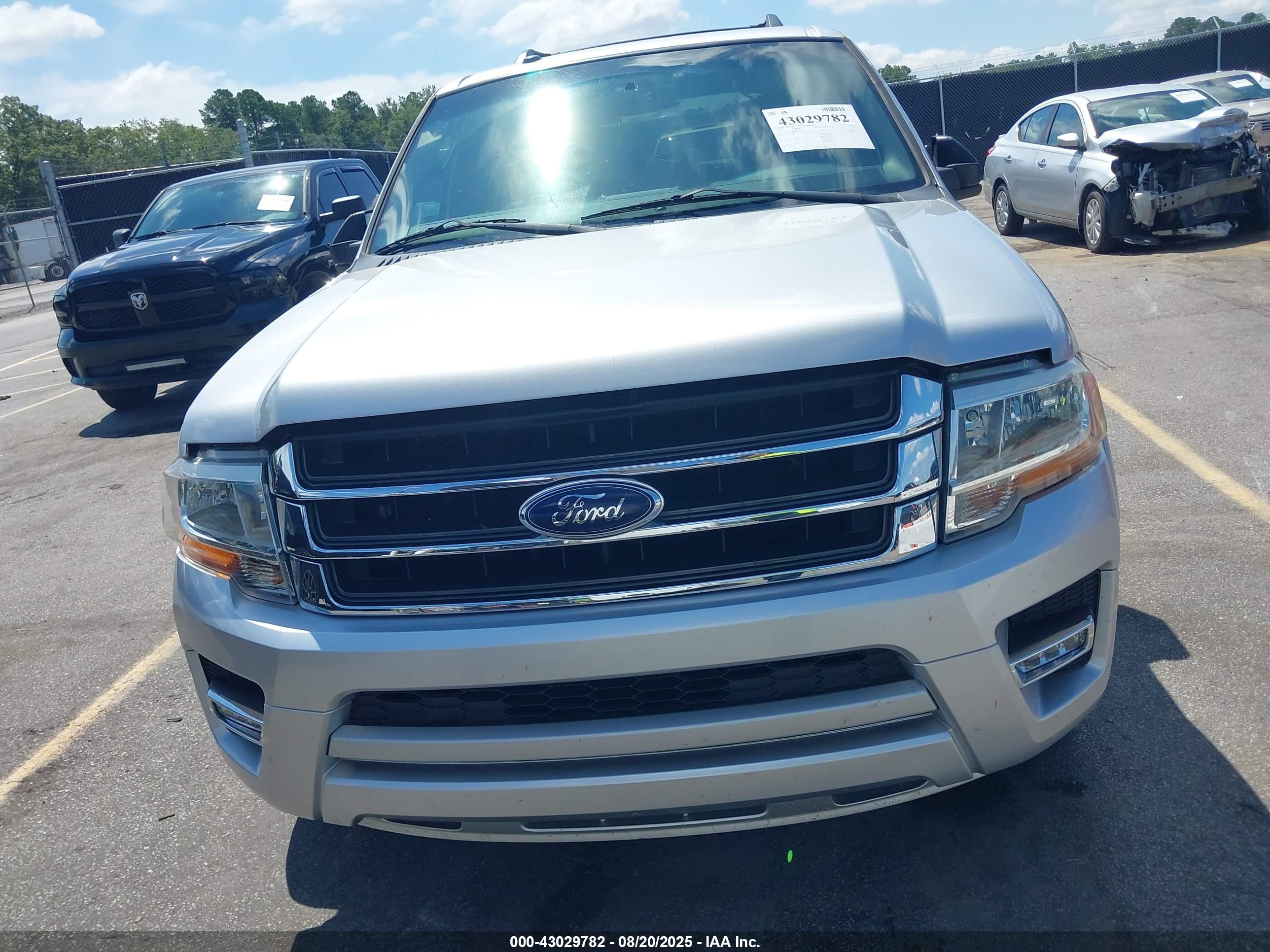 FORD EXPEDITION image 6