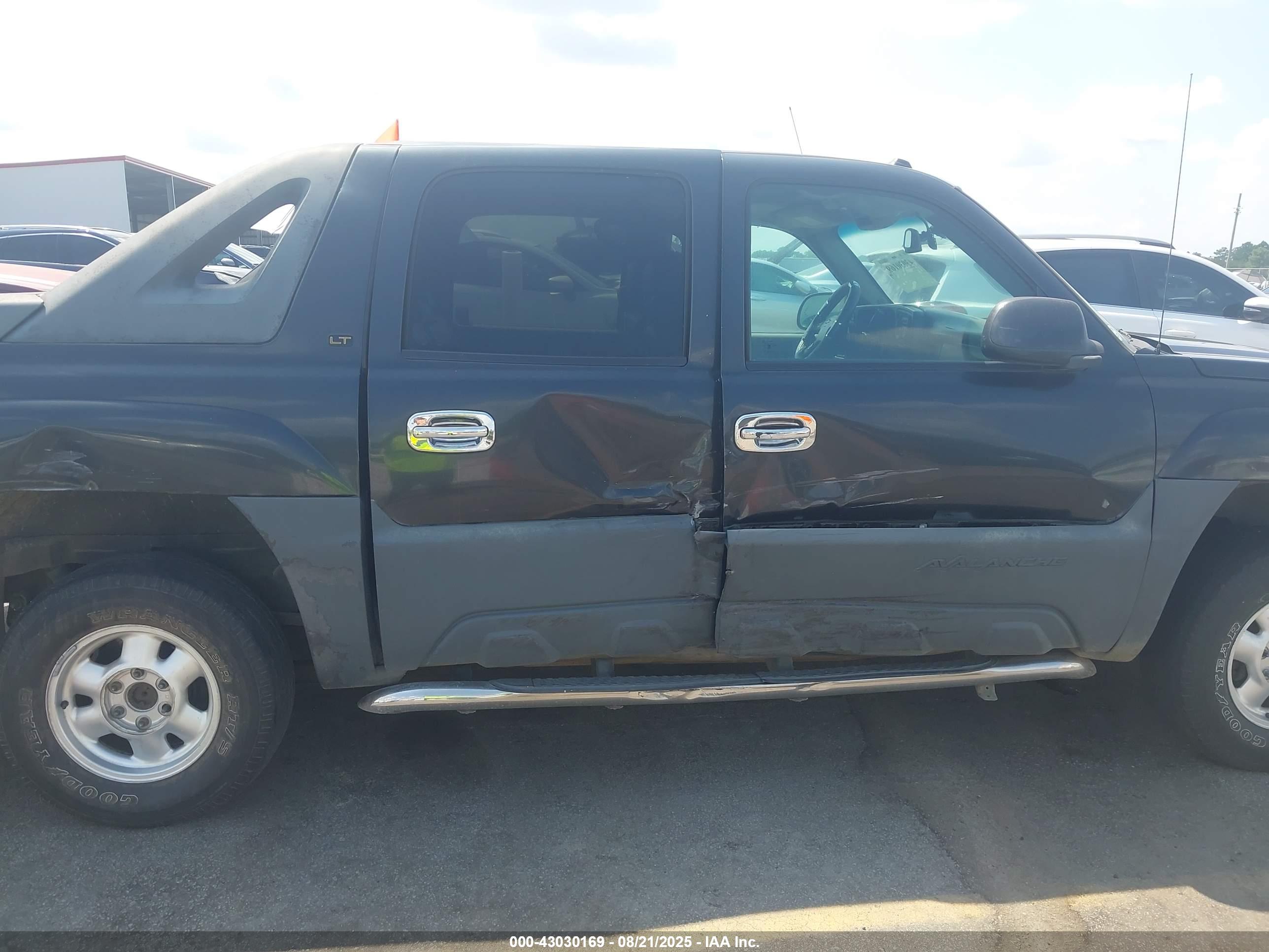 CHEVROLET AVALANCHE image 6