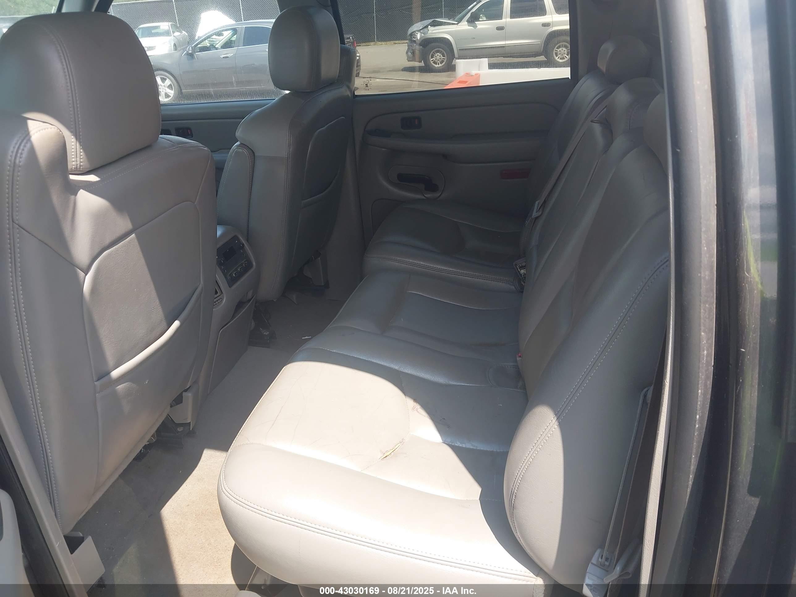 CHEVROLET AVALANCHE image 8