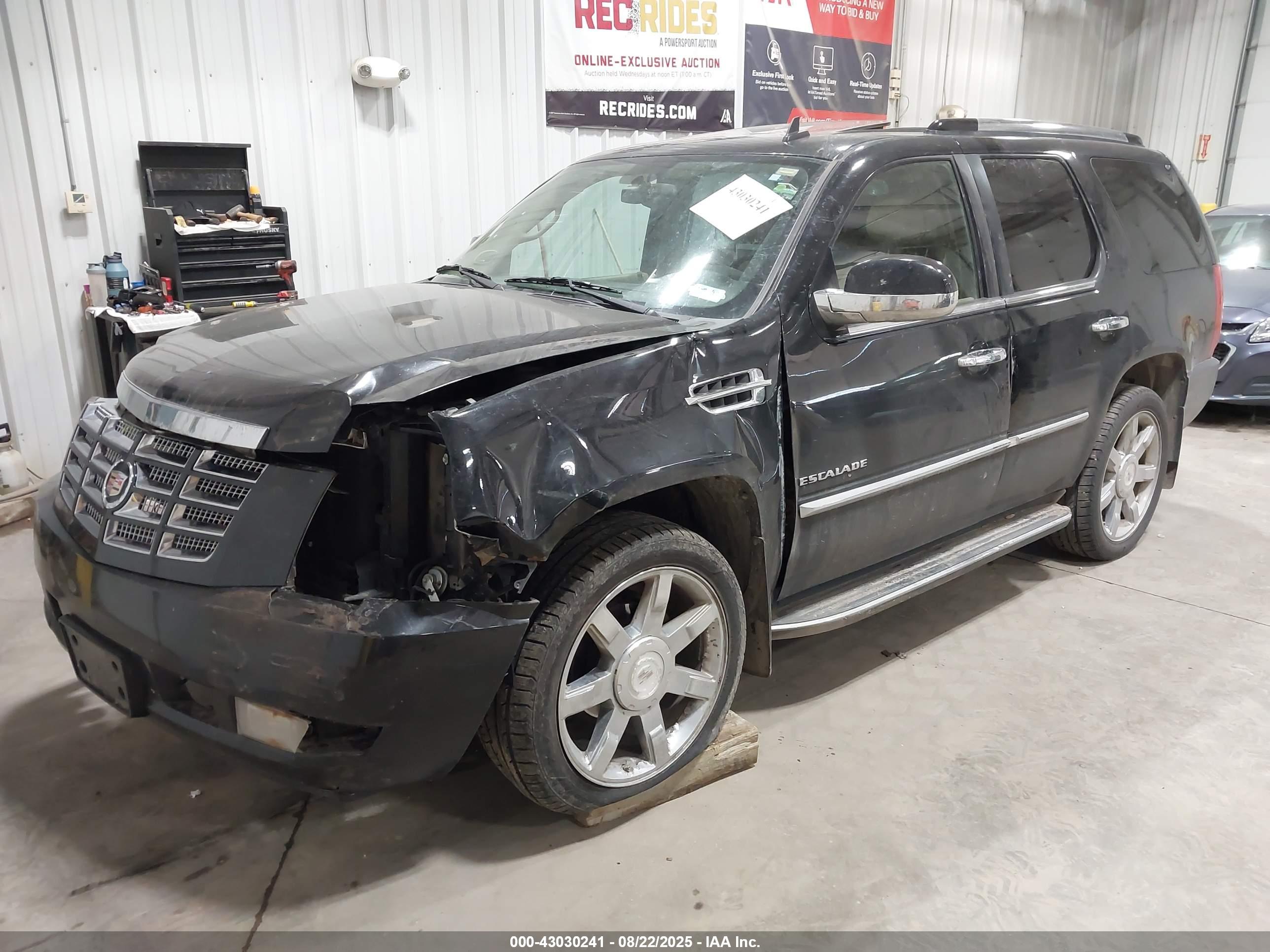 CADILLAC ESCALADE image 2