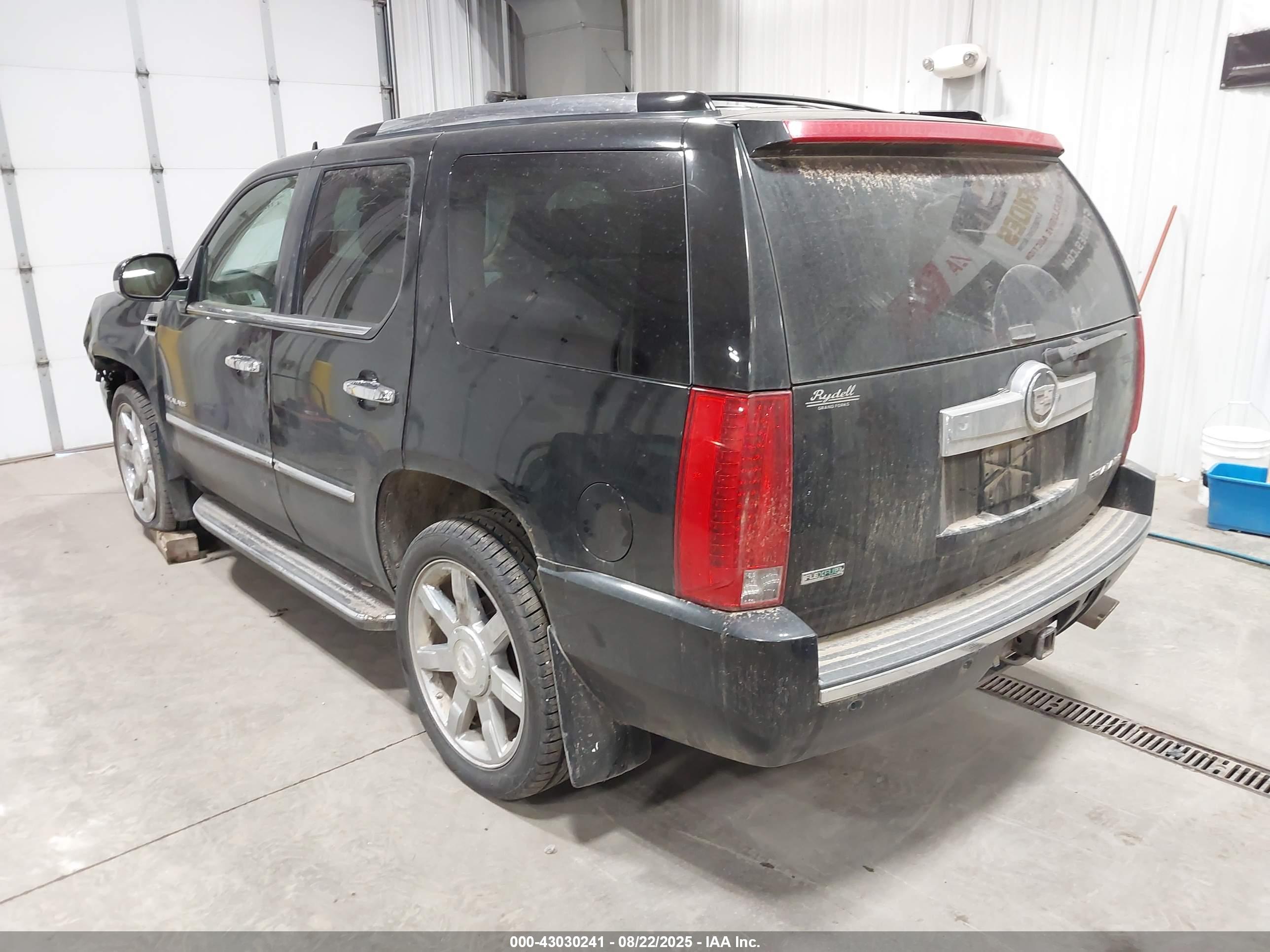 CADILLAC ESCALADE image 3