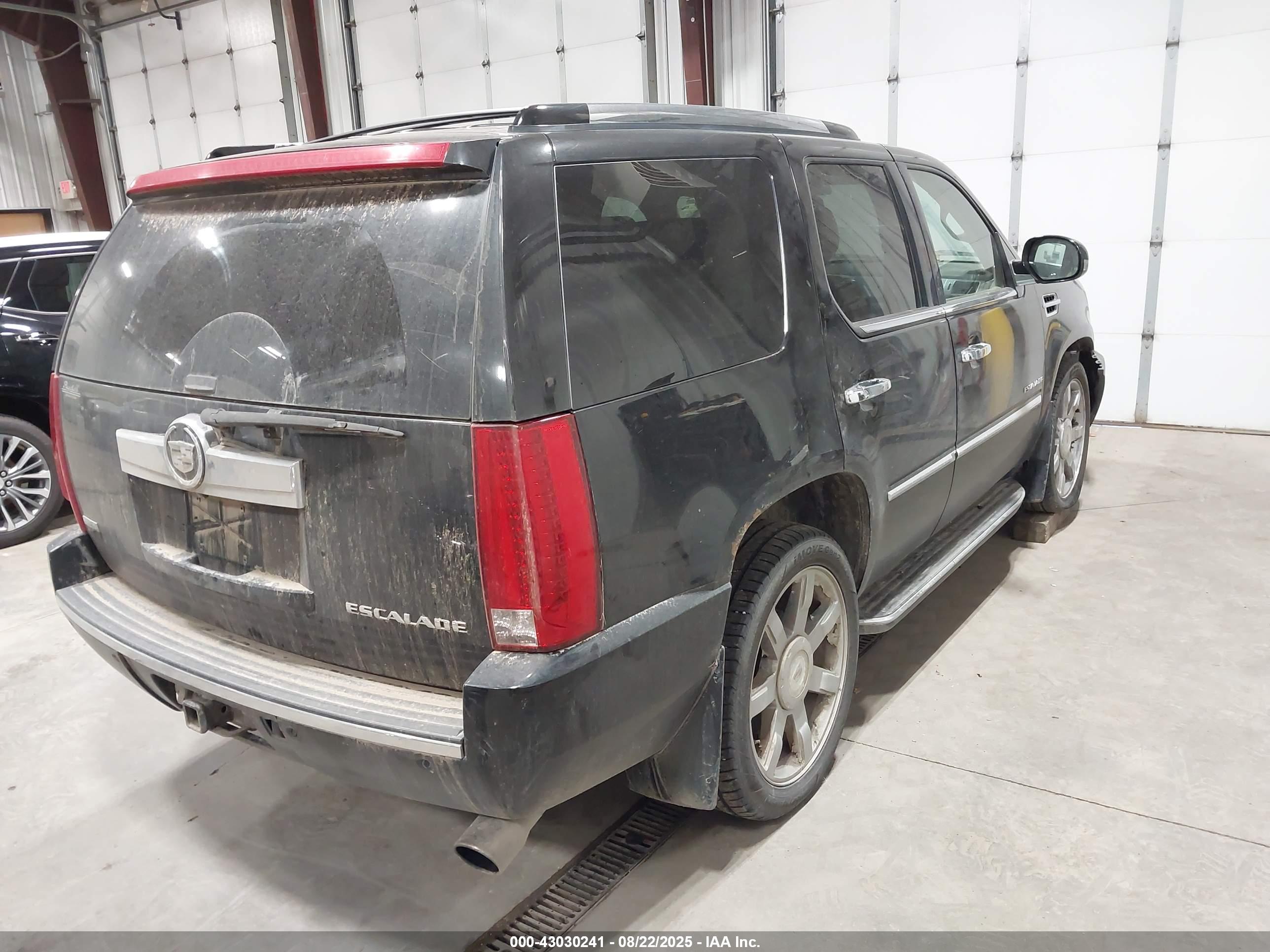 CADILLAC ESCALADE image 4