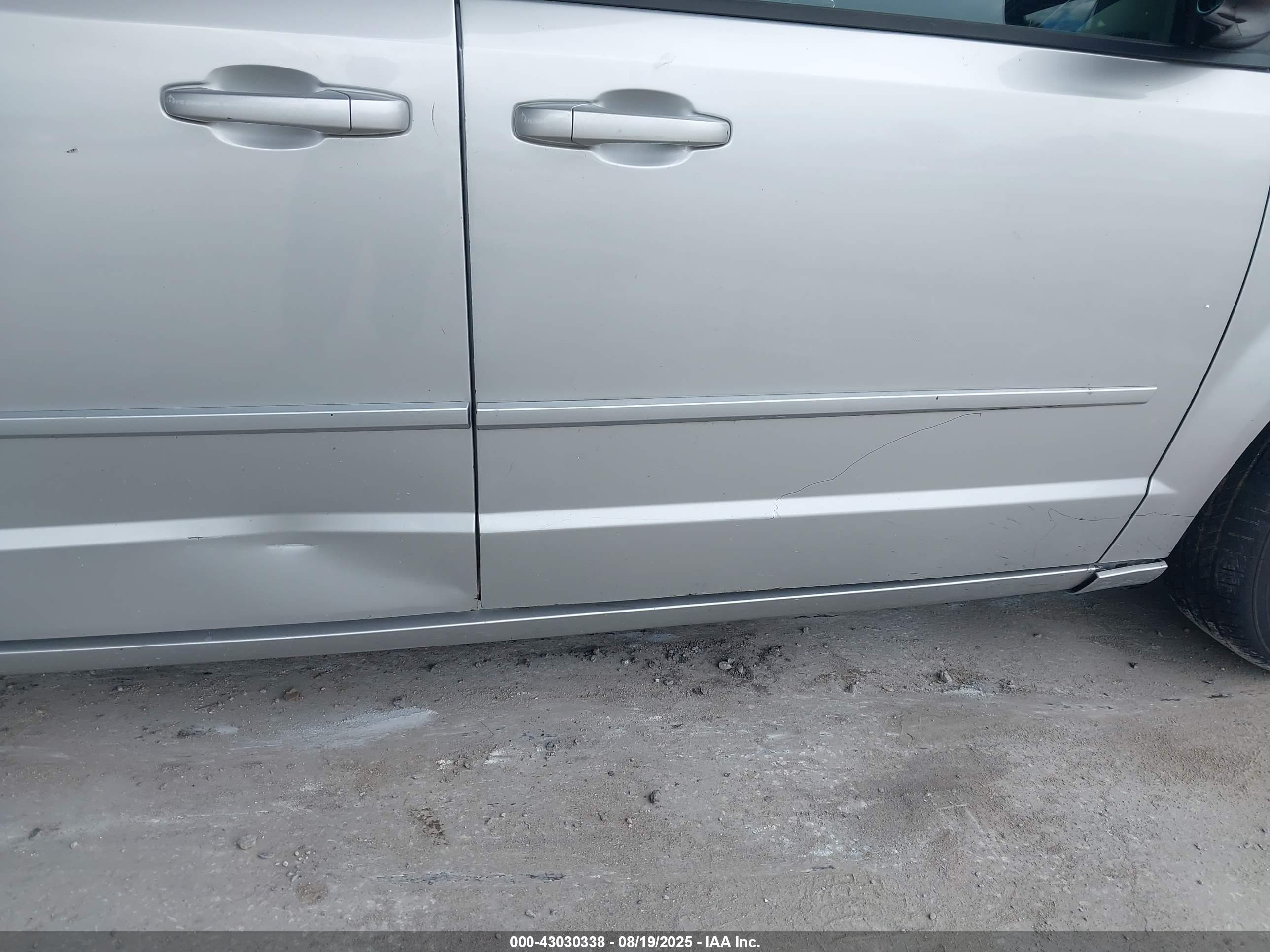 DODGE GRAND image 6