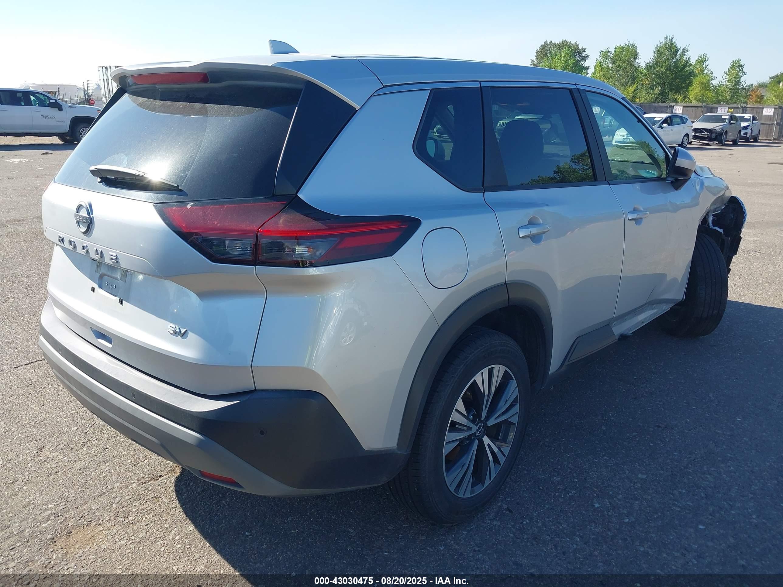 NISSAN ROGUE image 4