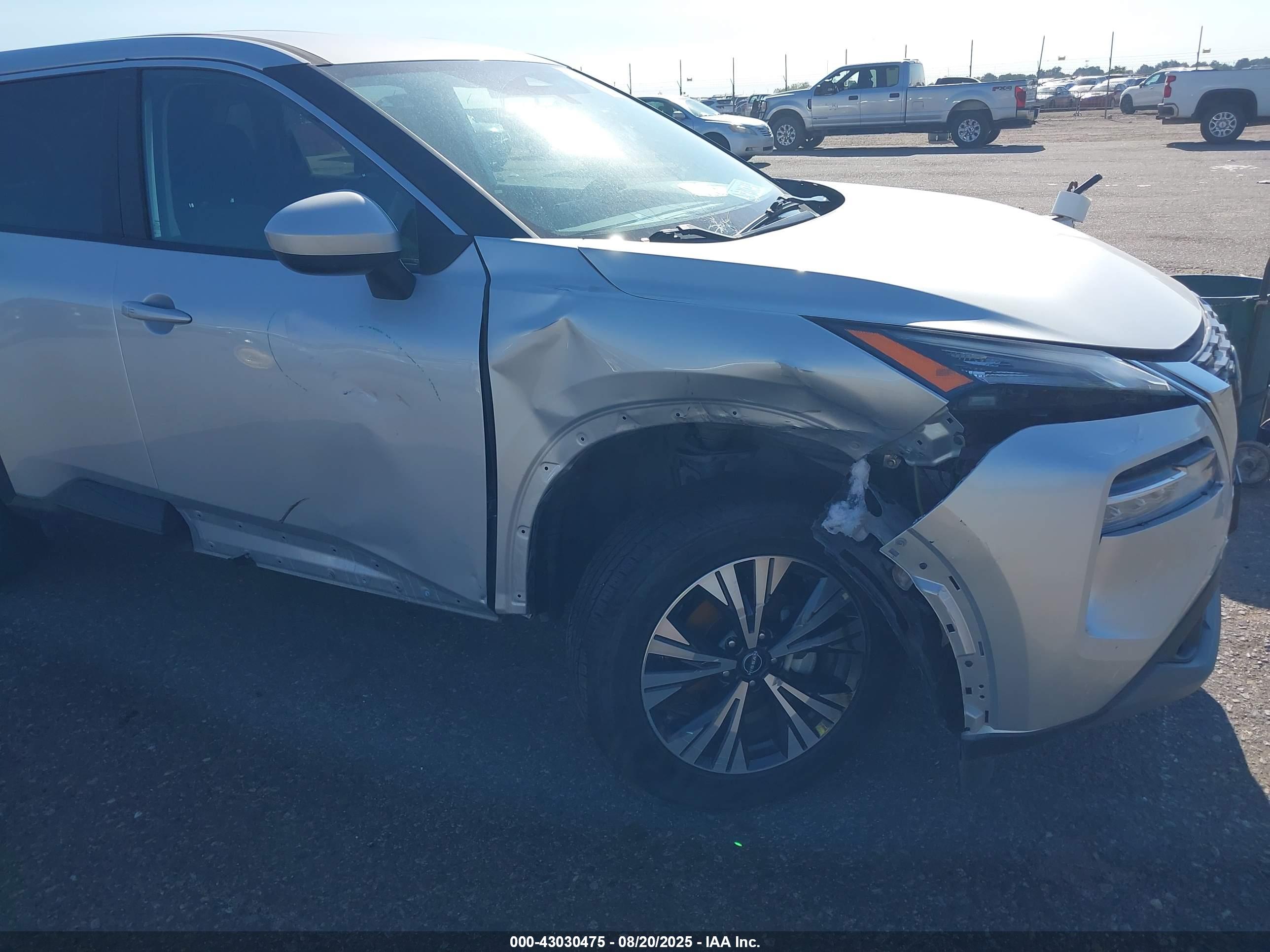 NISSAN ROGUE image 6