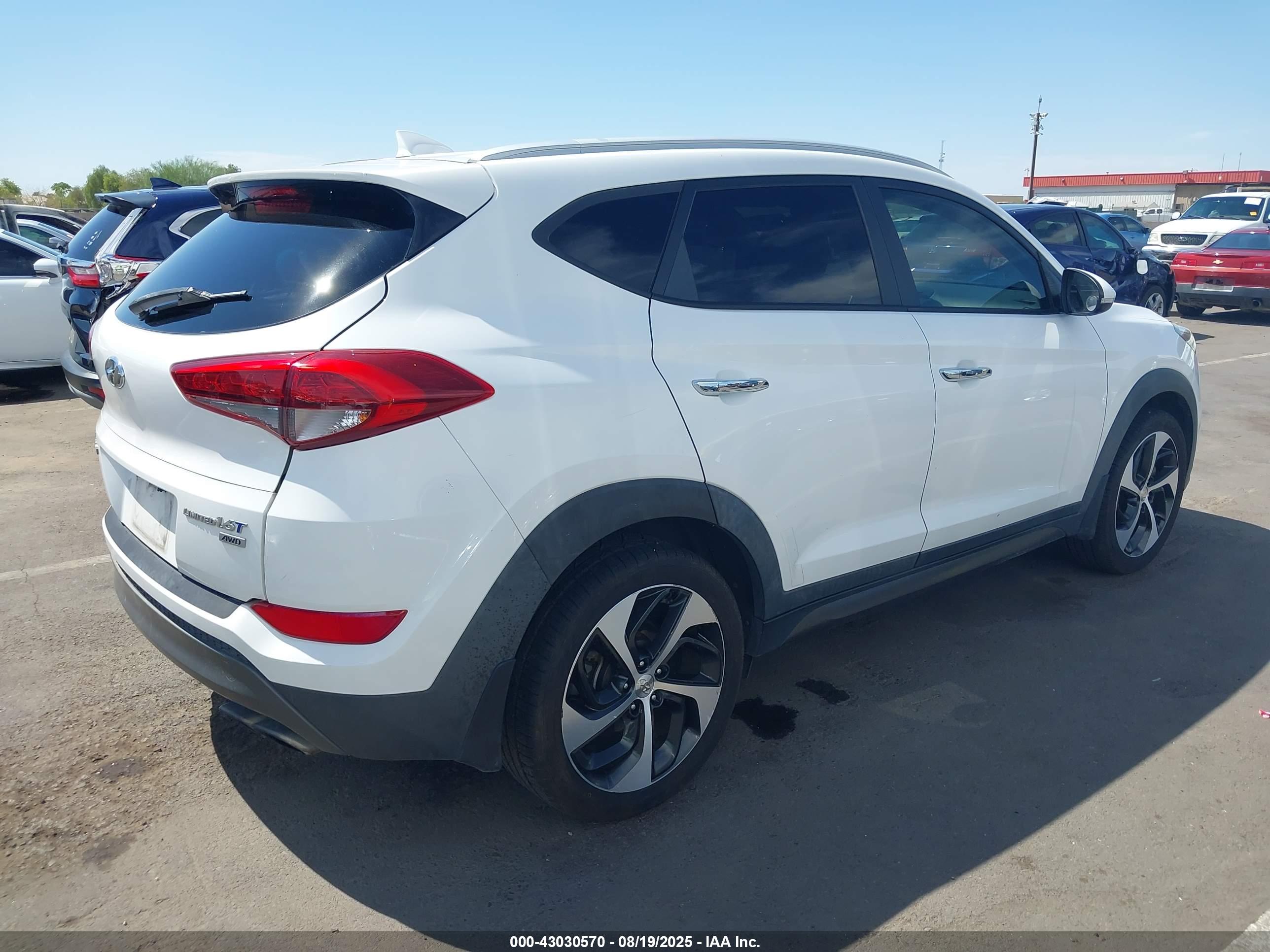 HYUNDAI TUCSON image 4