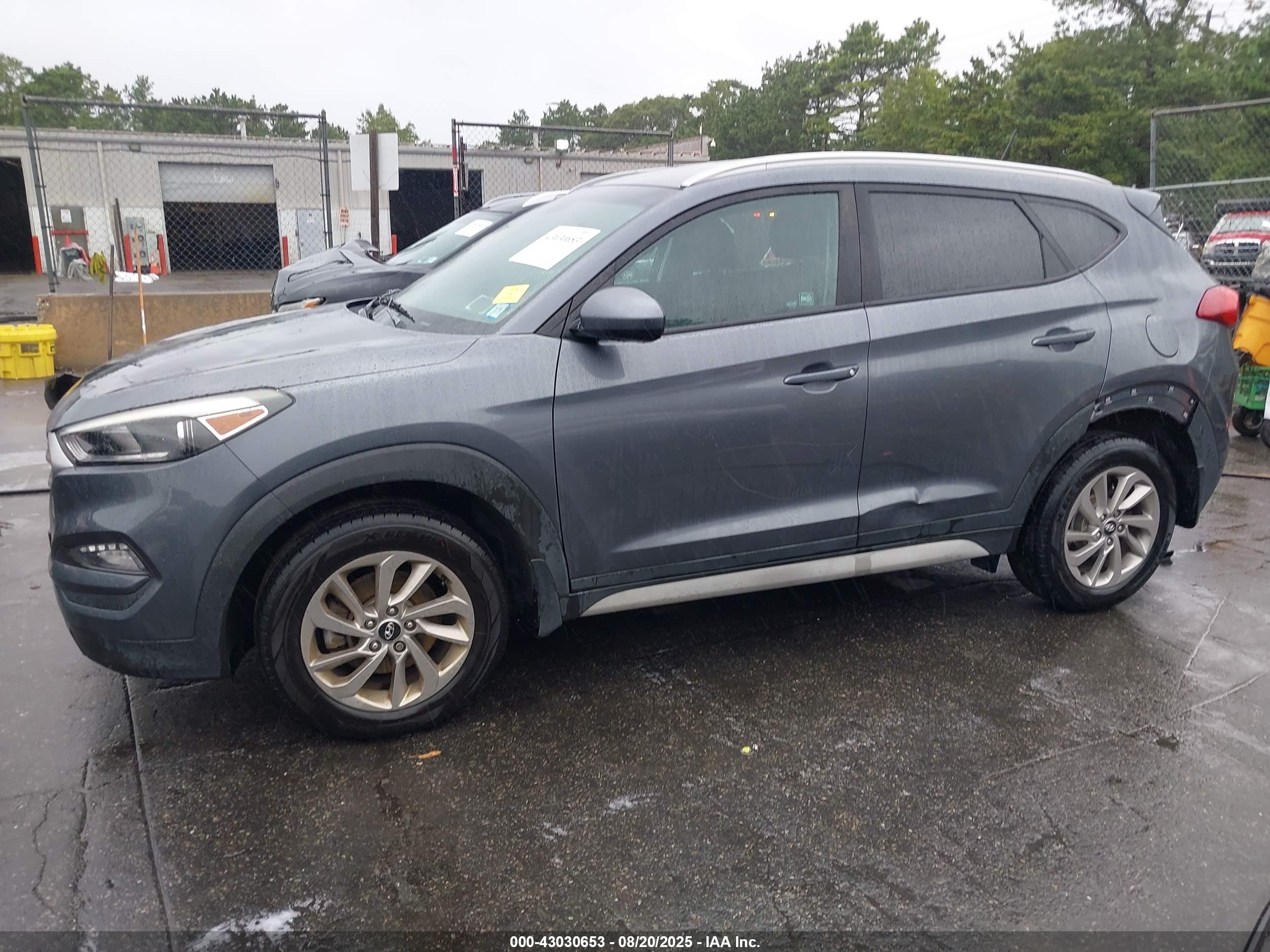 HYUNDAI TUCSON image 6