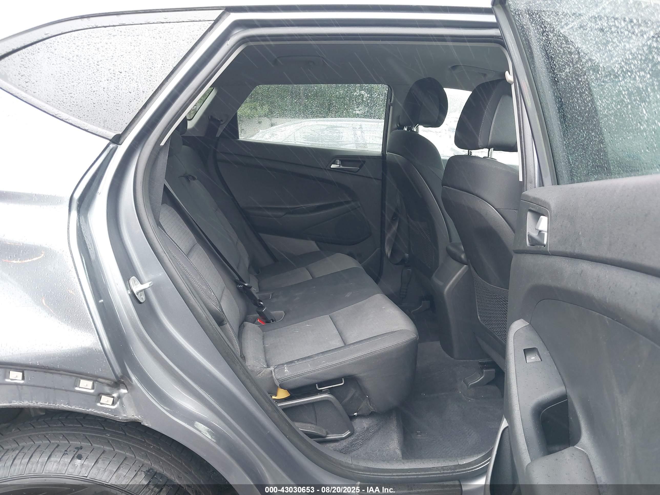 HYUNDAI TUCSON image 8