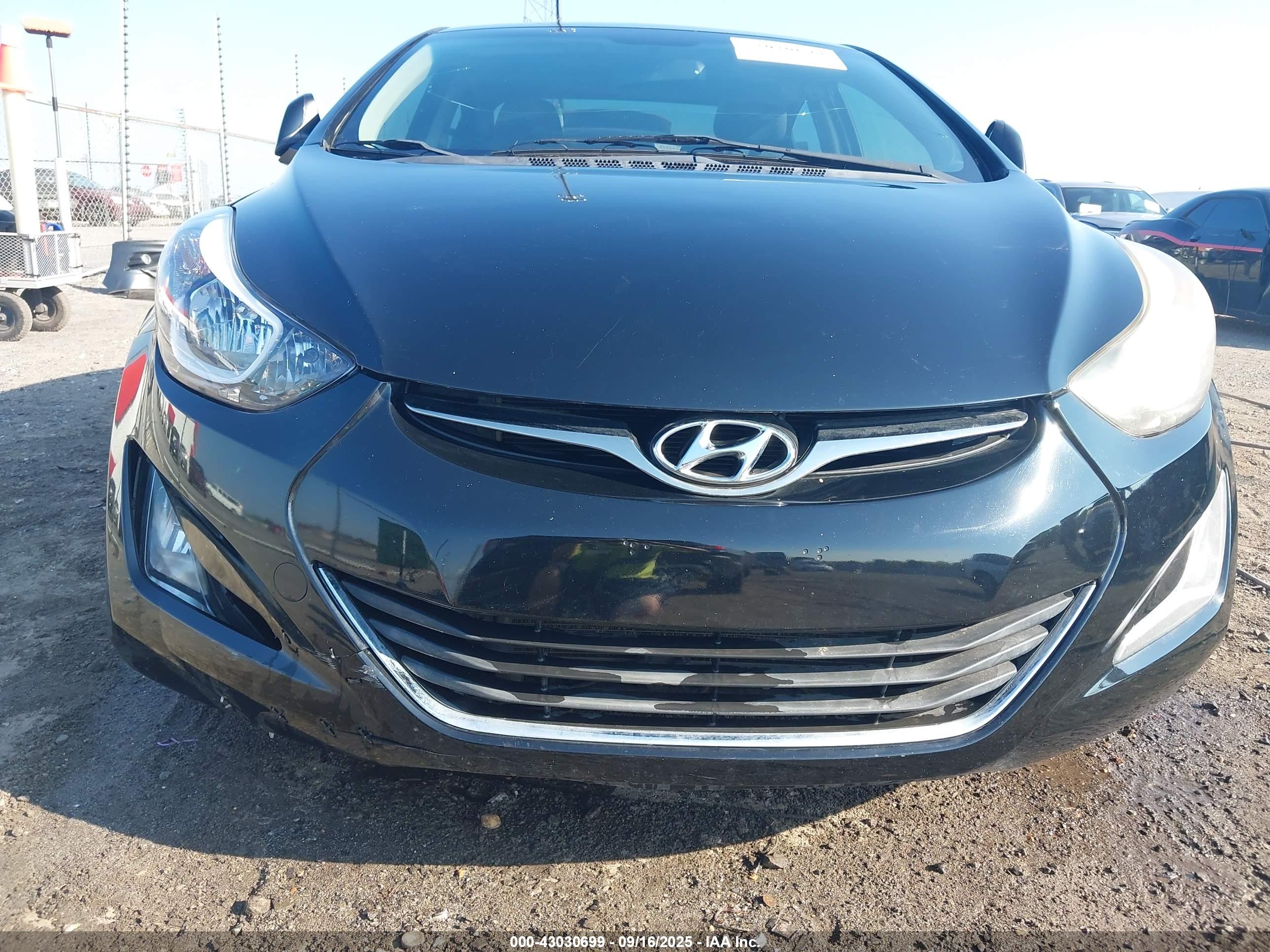 HYUNDAI ELANTRA image 6