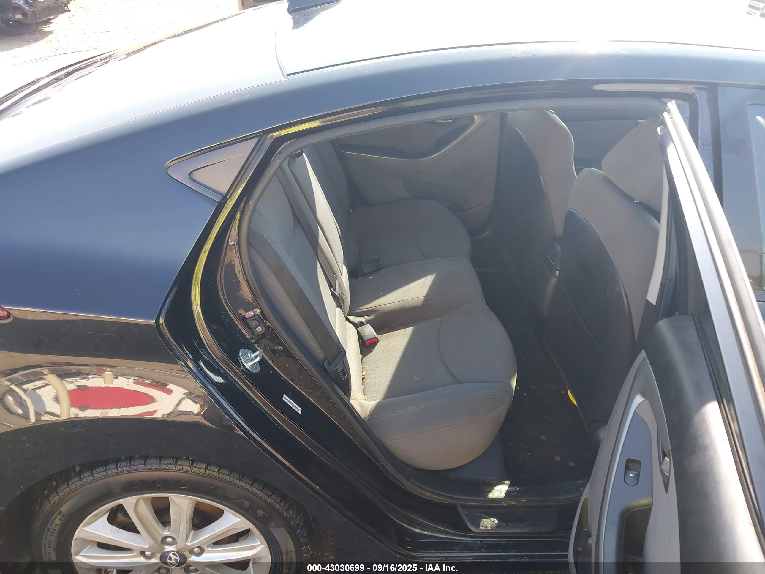 HYUNDAI ELANTRA image 8