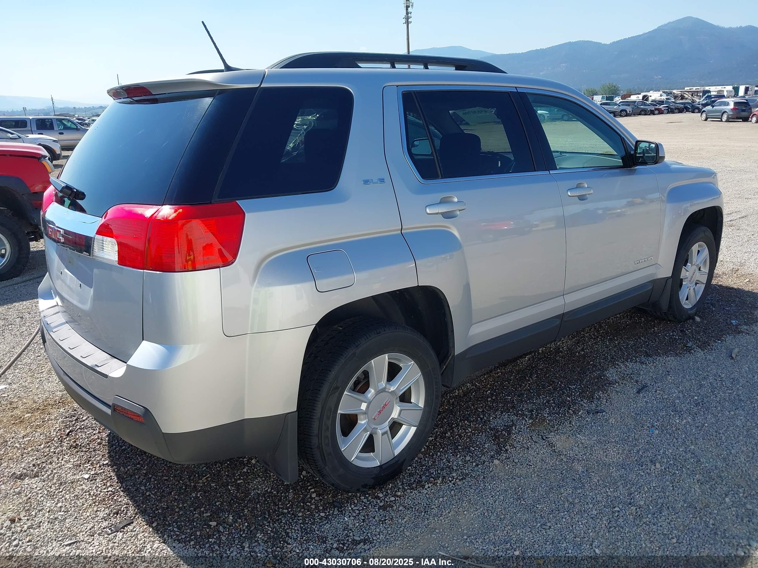 GMC TERRAIN image 4