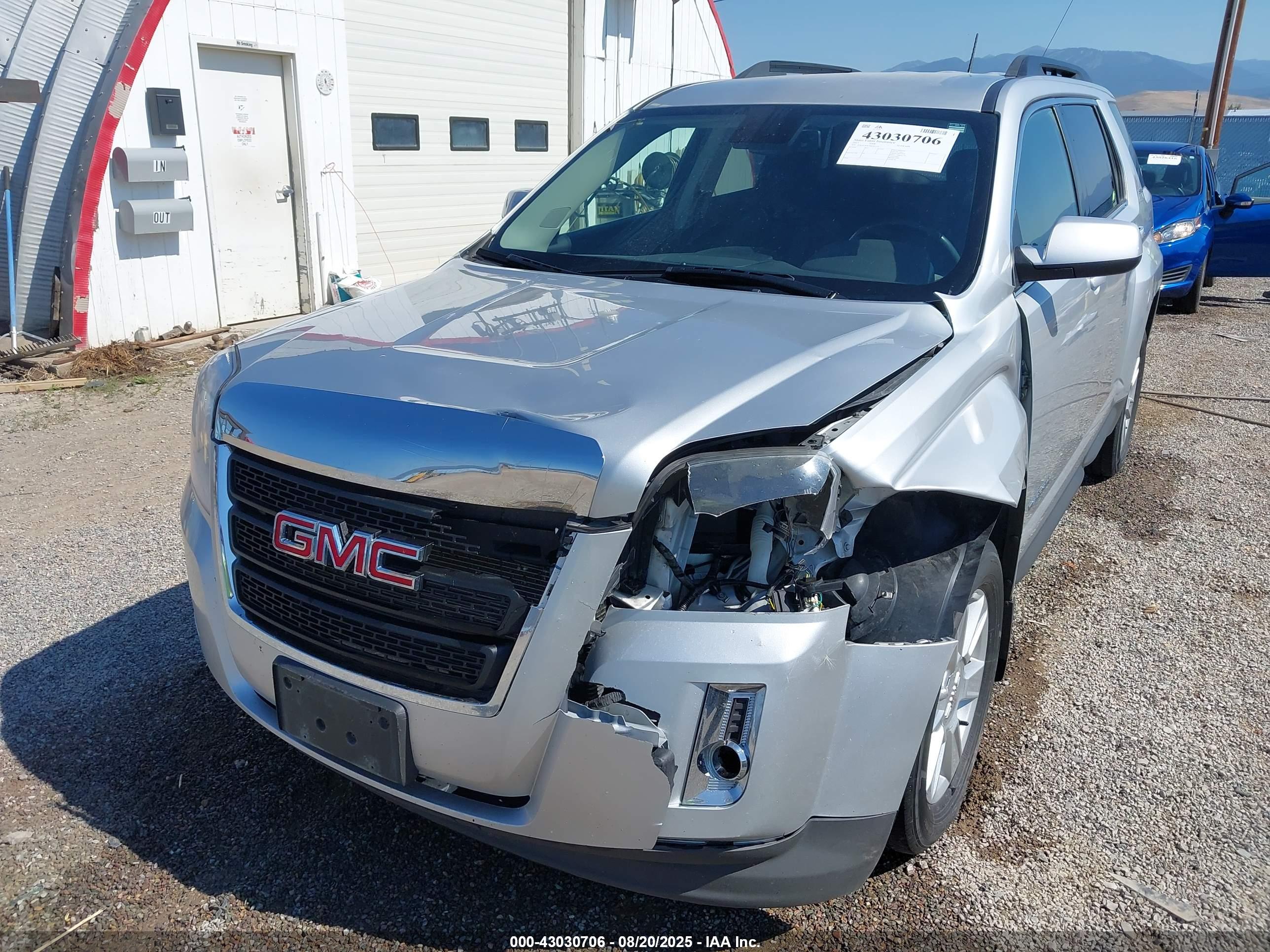 GMC TERRAIN image 6