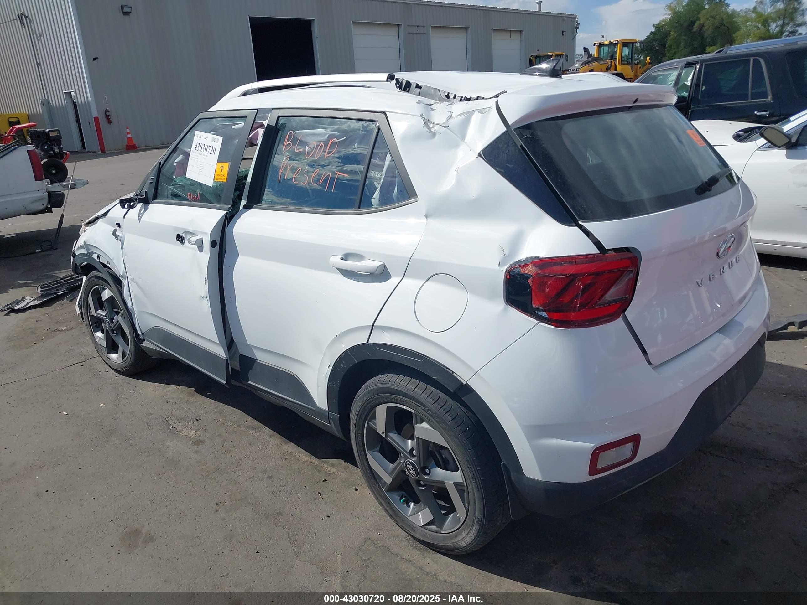 HYUNDAI VENUE image 3