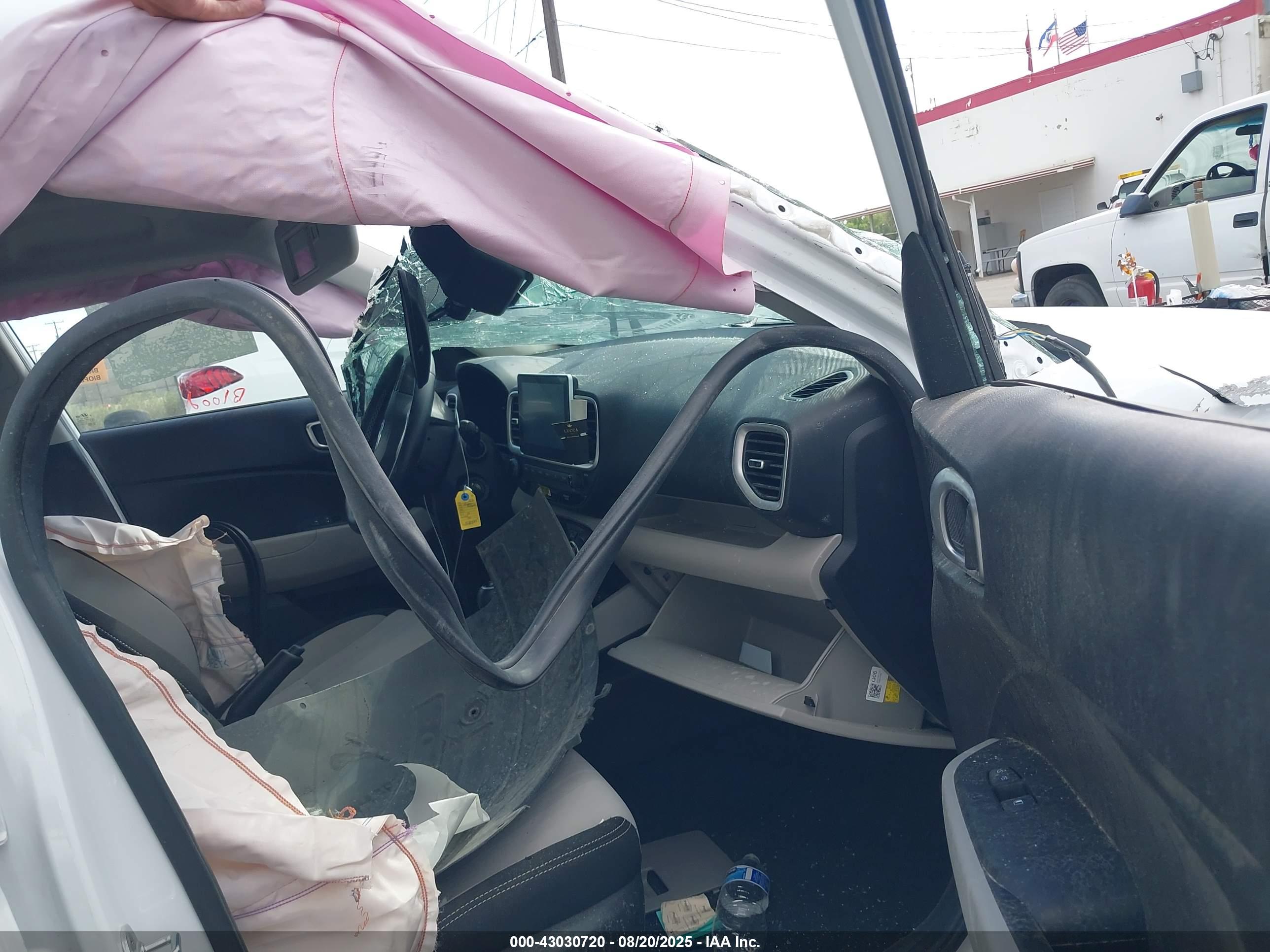 HYUNDAI VENUE image 5