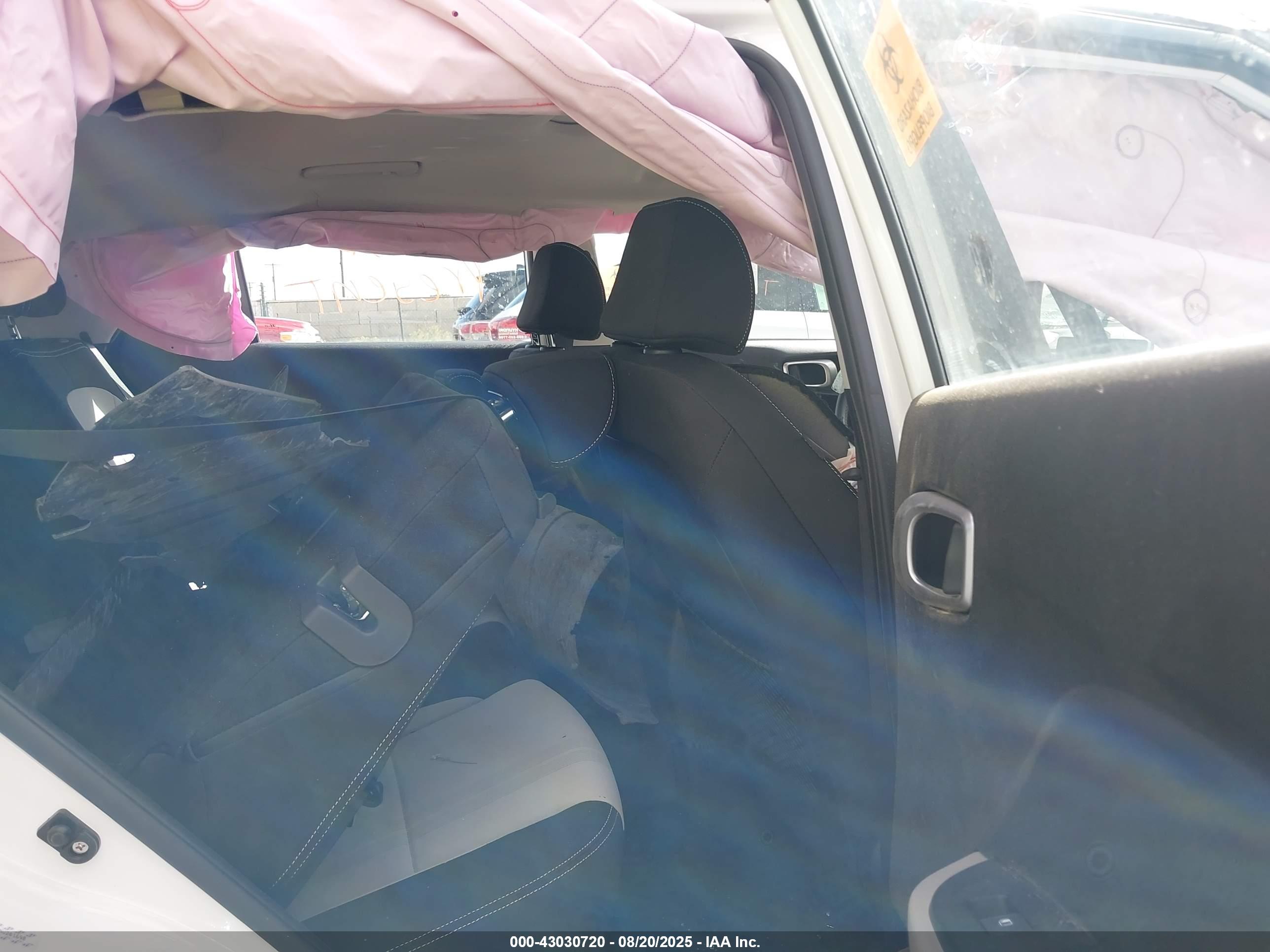 HYUNDAI VENUE image 8