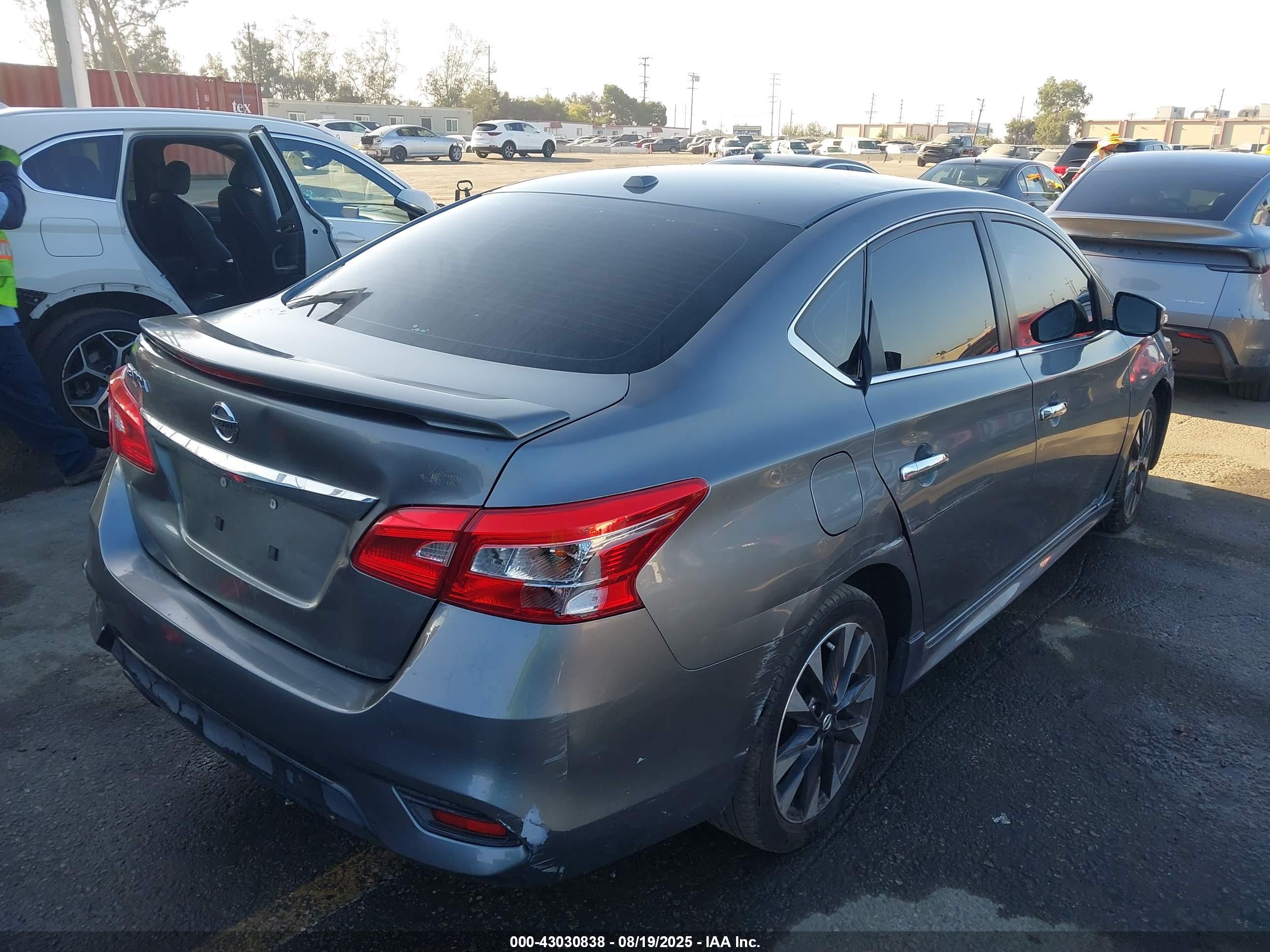 NISSAN SENTRA image 4