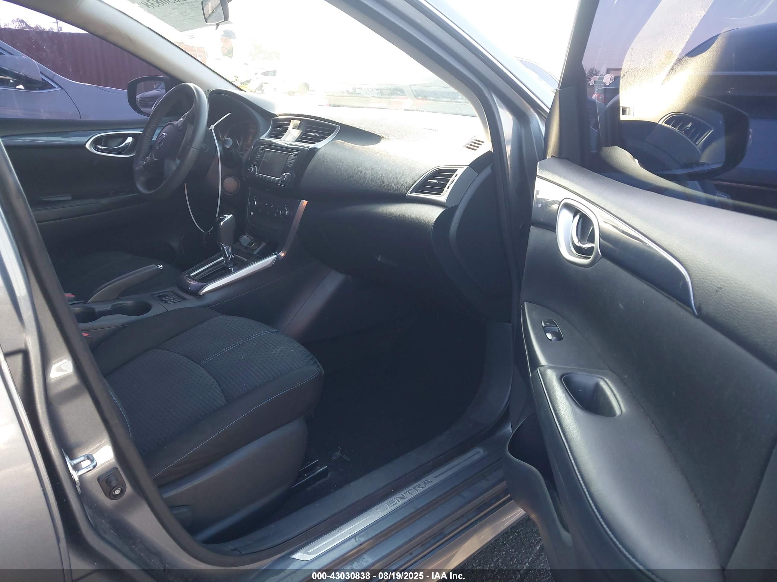 NISSAN SENTRA image 5