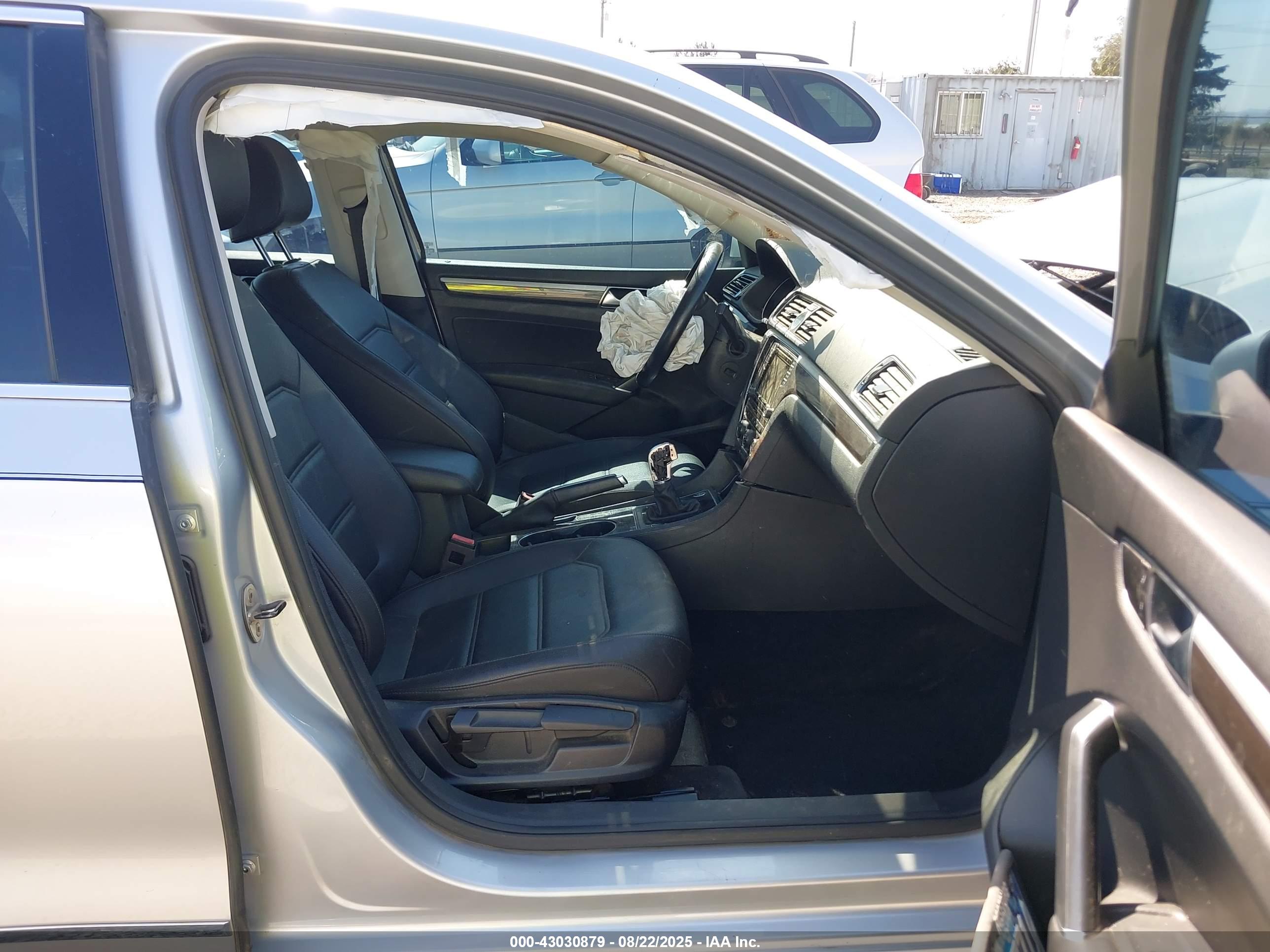 VOLKSWAGEN PASSAT image 5