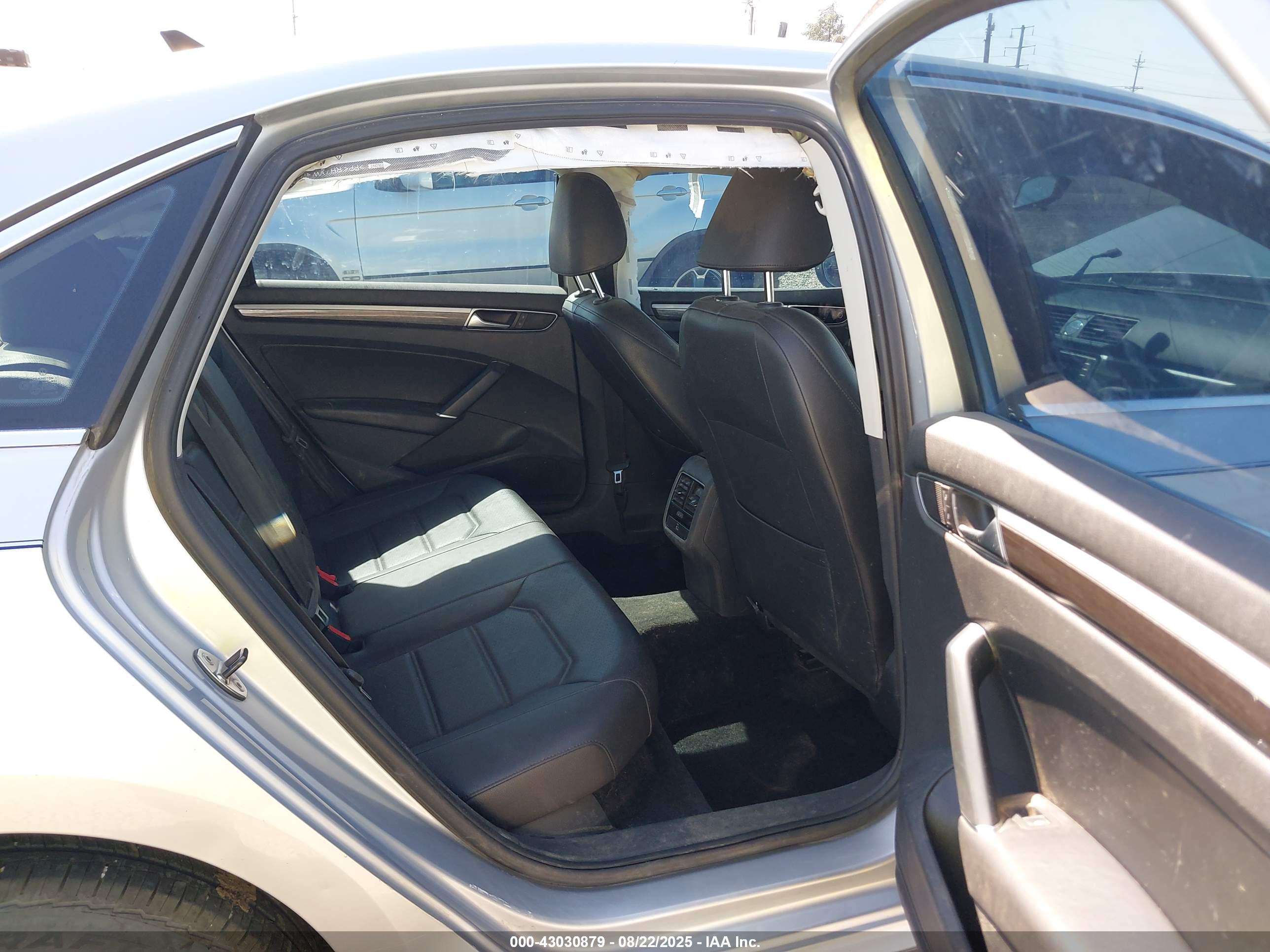 VOLKSWAGEN PASSAT image 8