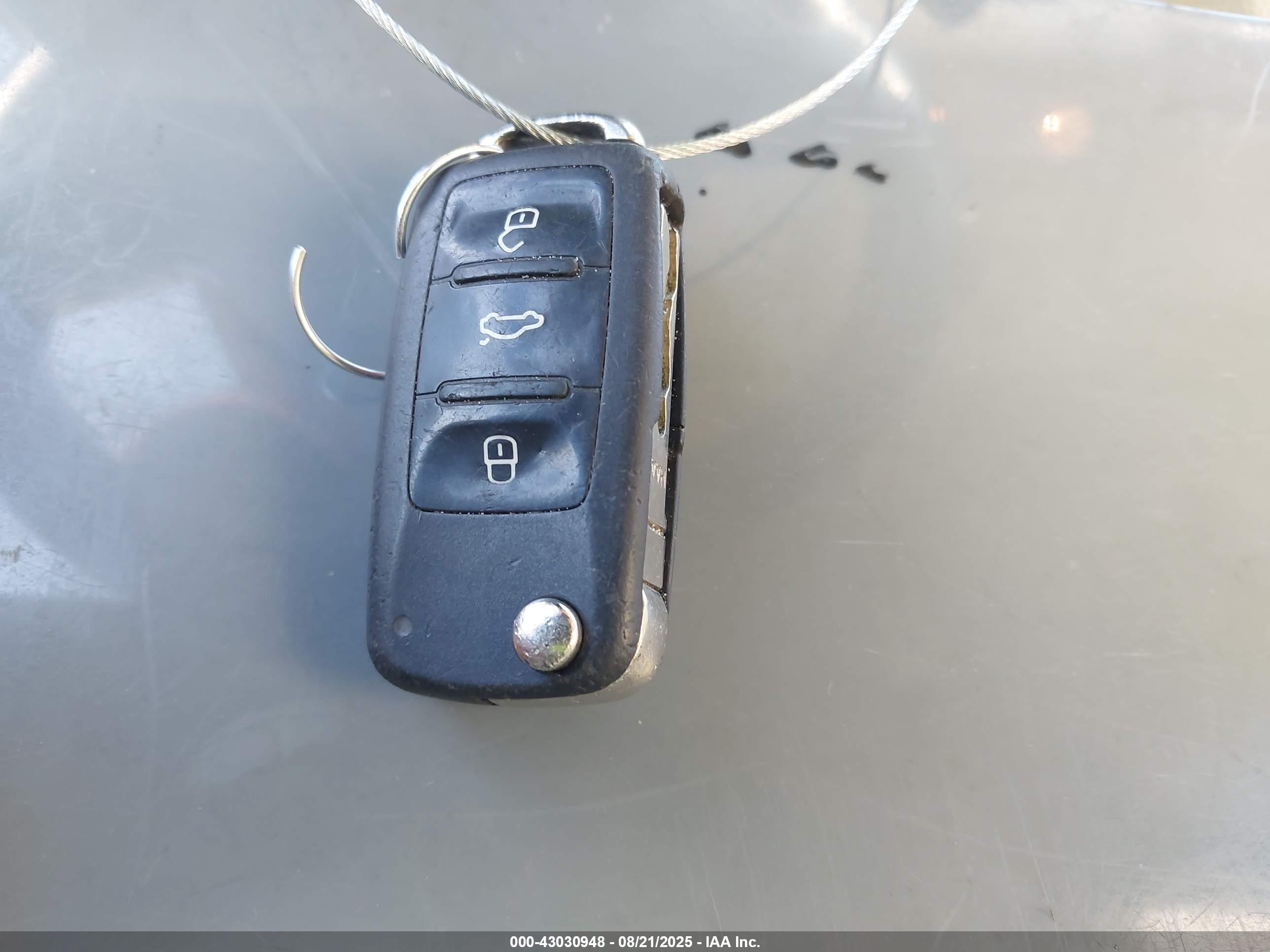 VOLKSWAGEN PASSAT image 11