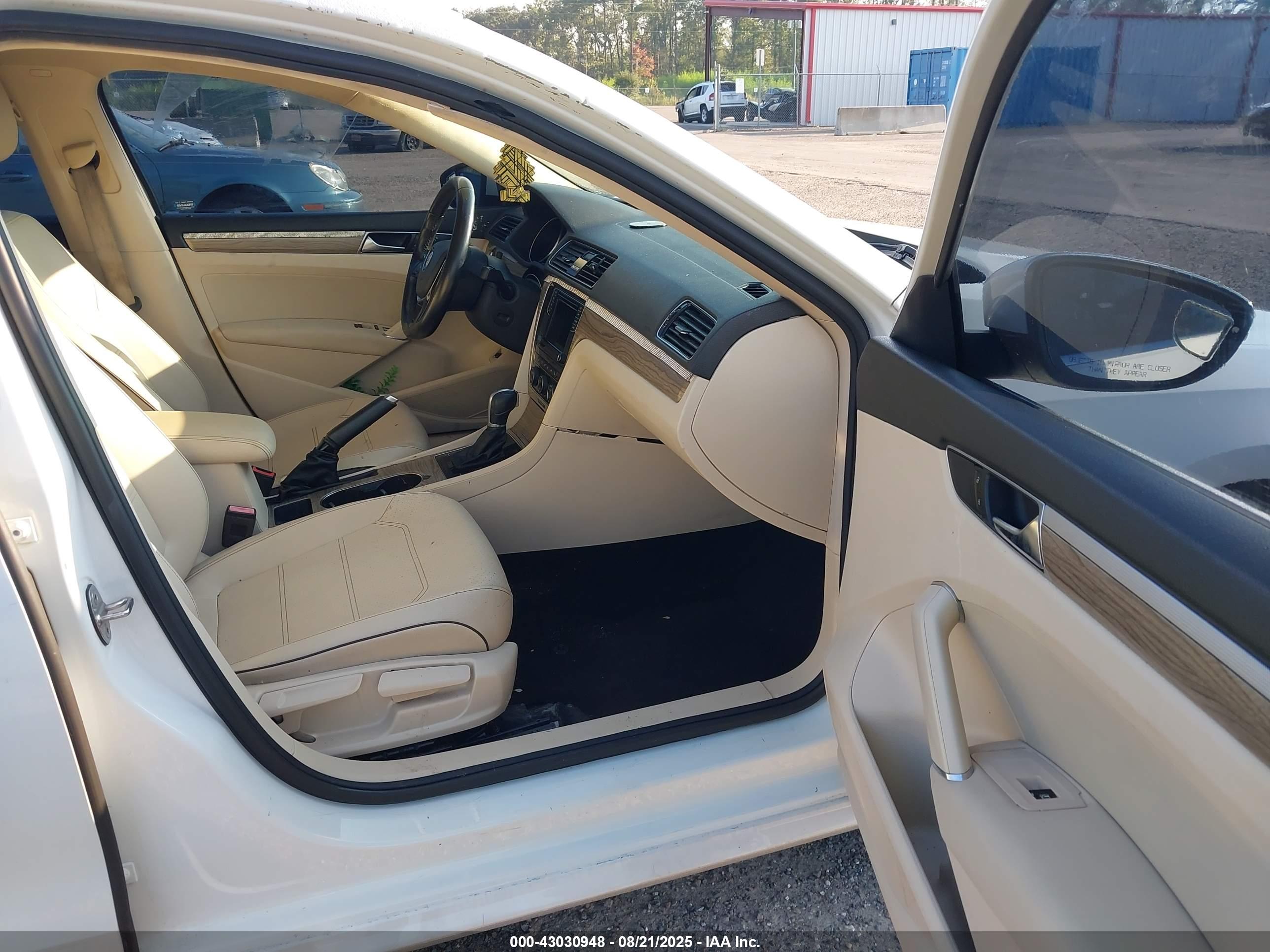VOLKSWAGEN PASSAT image 5