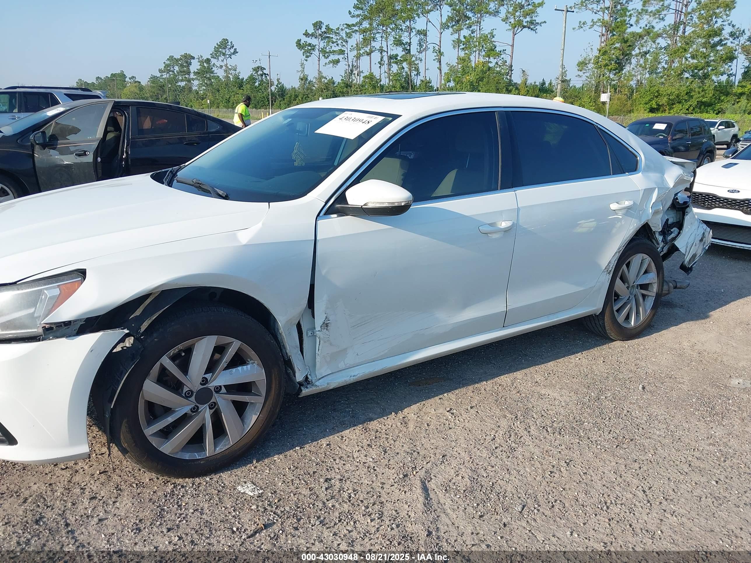 VOLKSWAGEN PASSAT image 6
