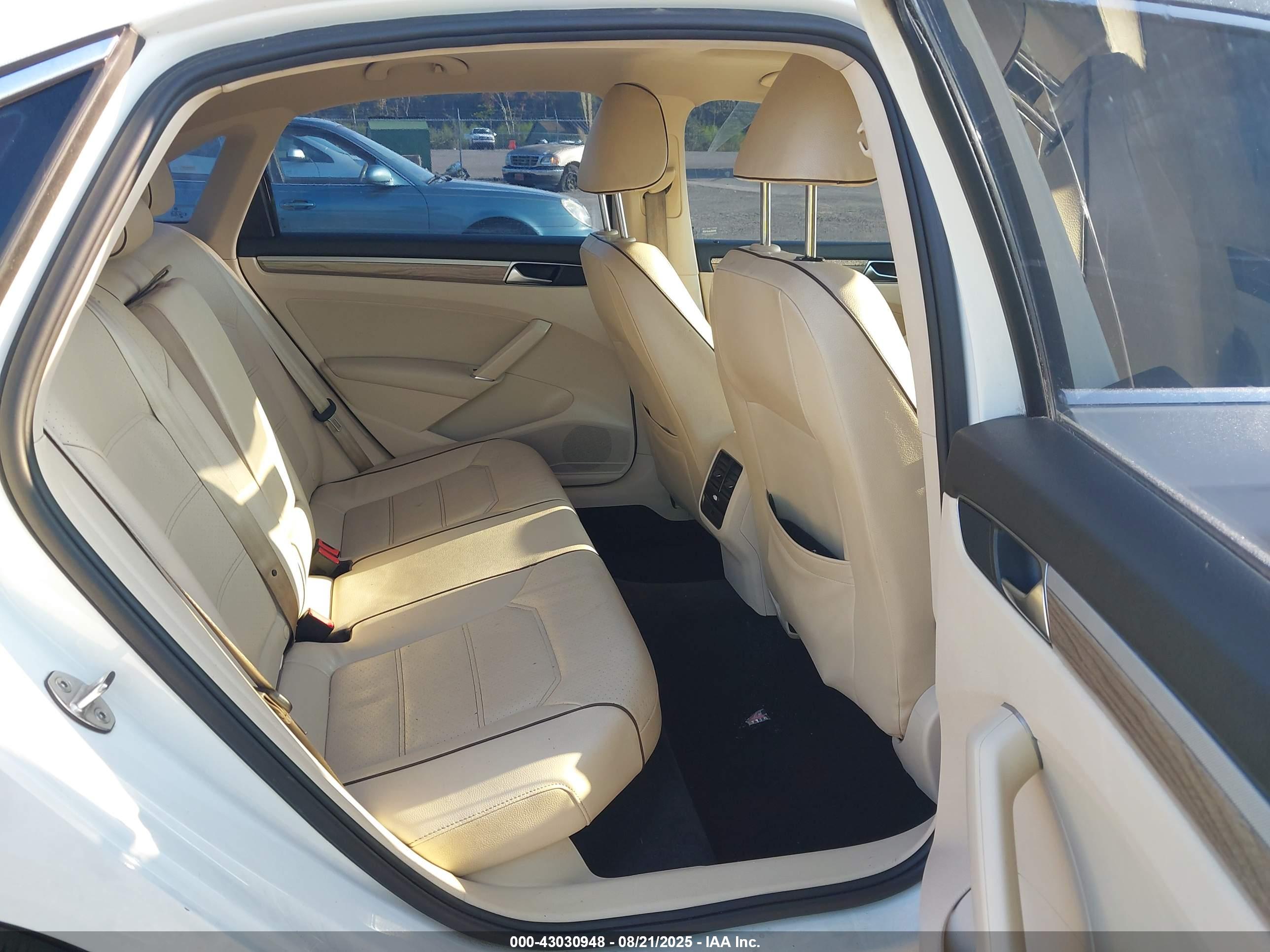 VOLKSWAGEN PASSAT image 8
