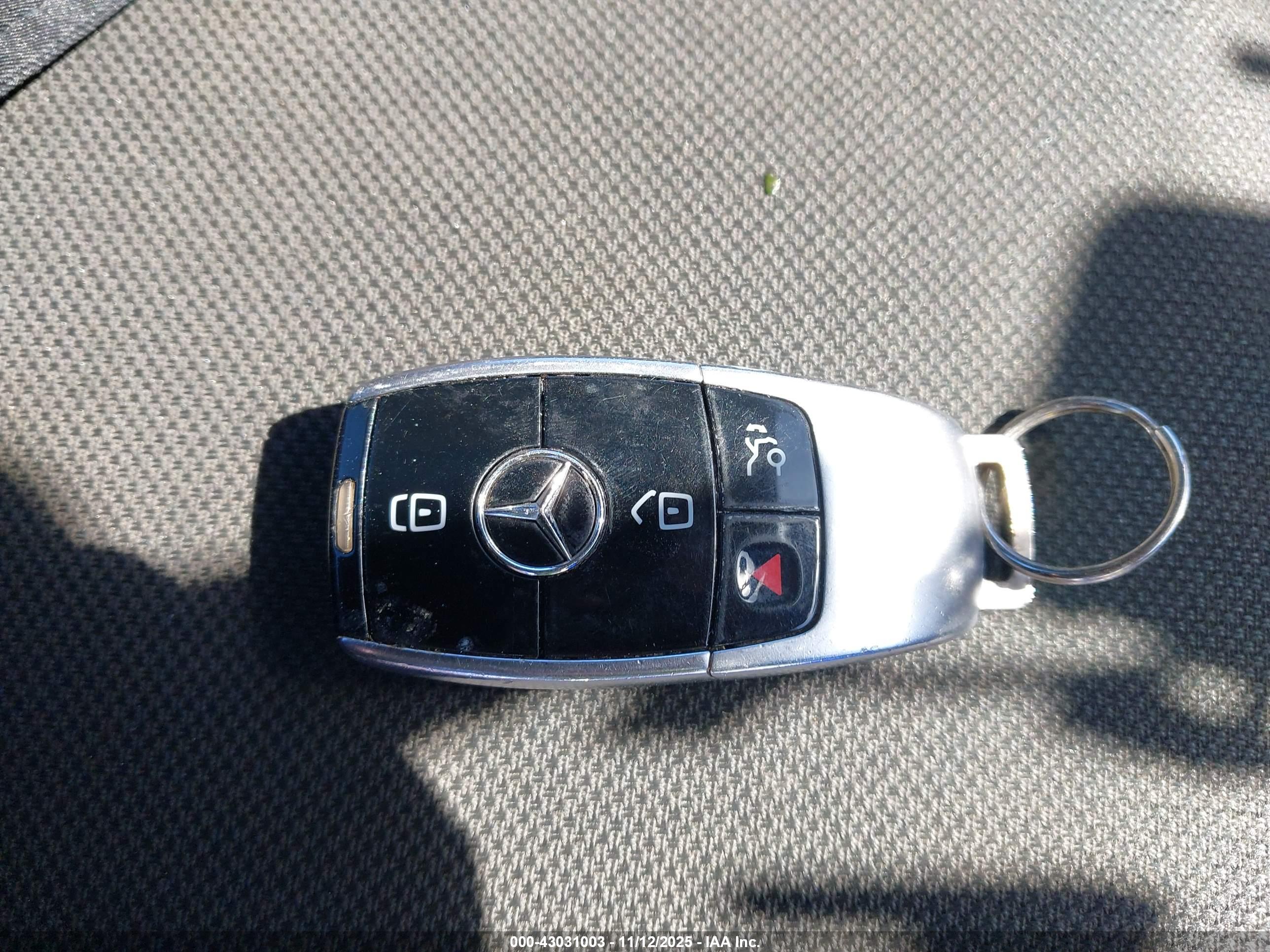 MERCEDES-BENZ E image 11