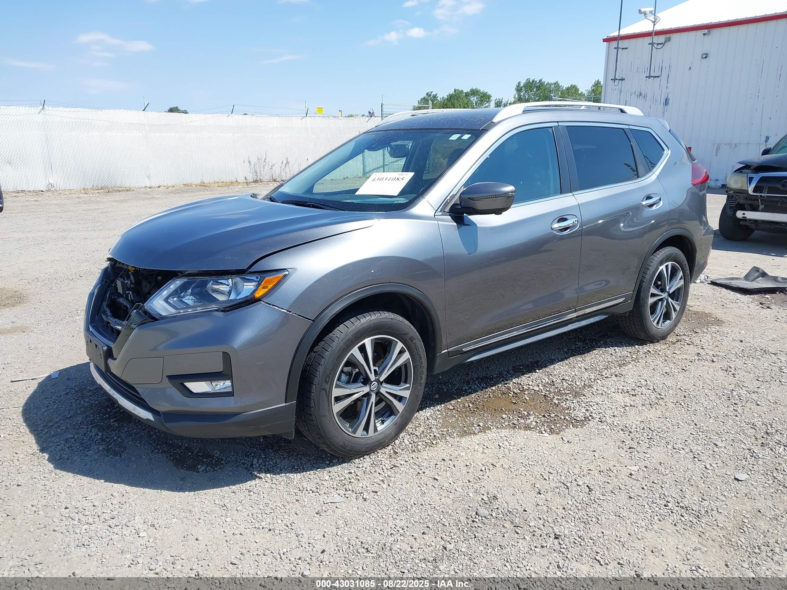 NISSAN ROGUE image 2