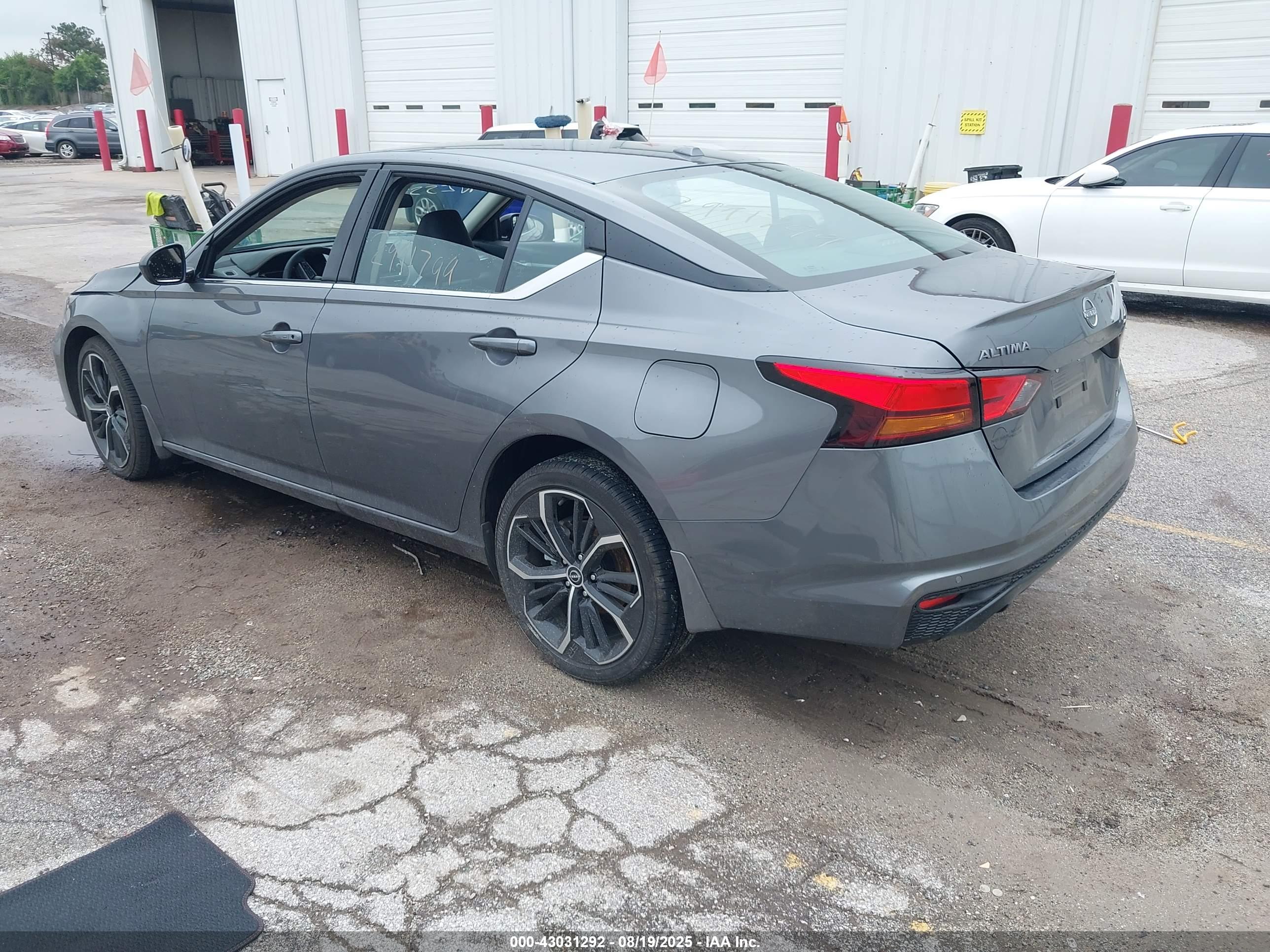 NISSAN ALTIMA image 3