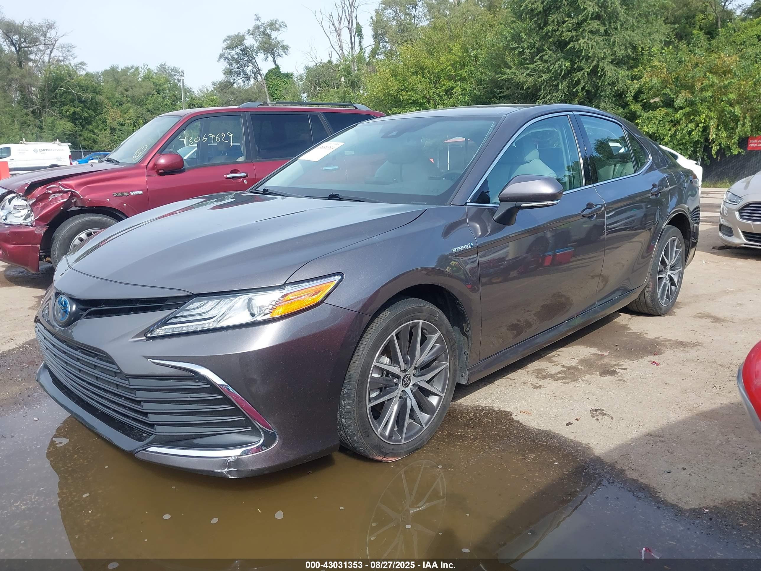 TOYOTA CAMRY image 2